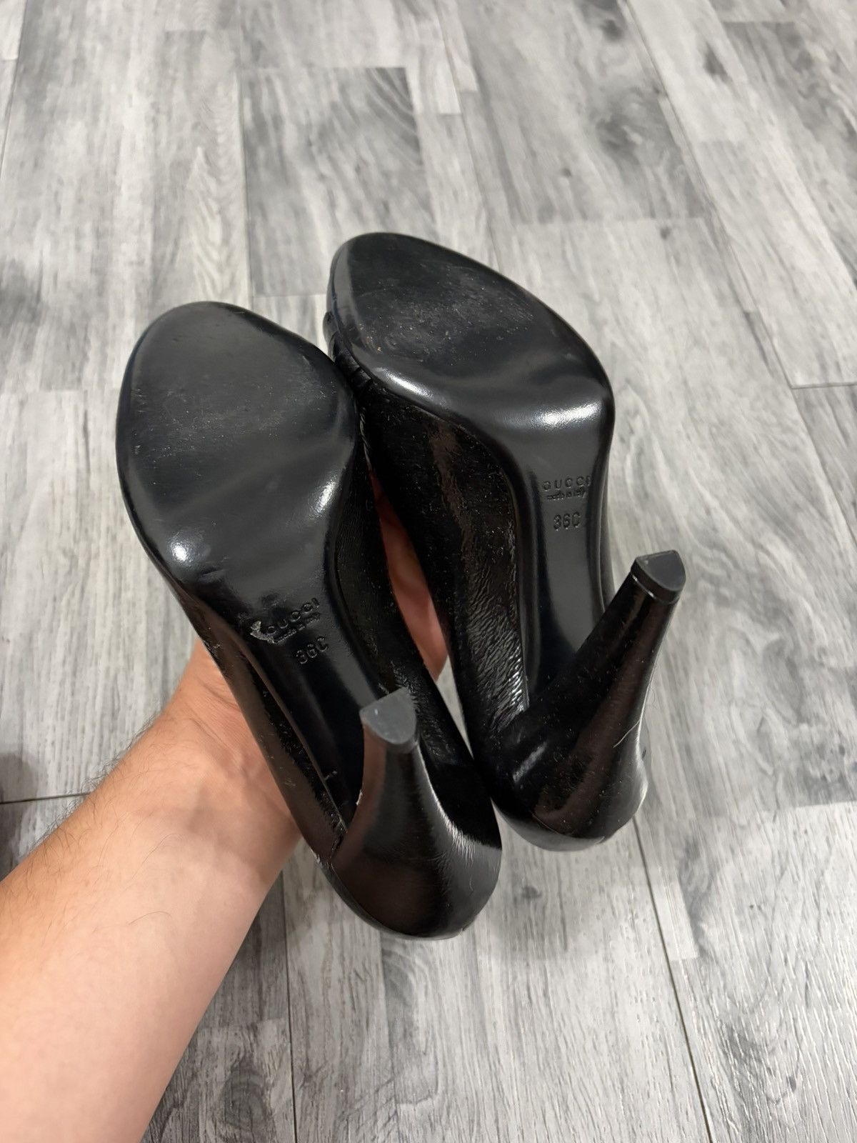 Gucci Gucci Black Patent Leather Heels with Gold Emblem Size US 6 / IT 36 - 7 Thumbnail
