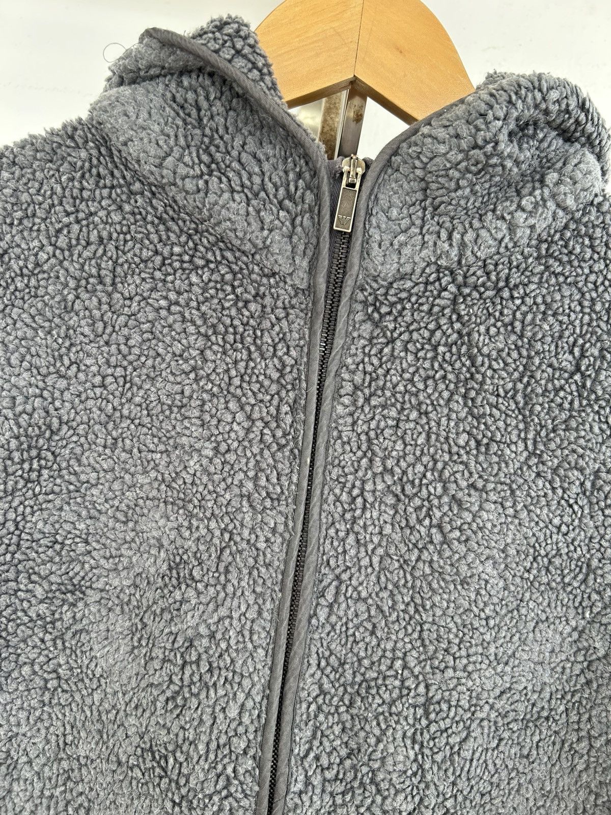 Emporio Armani Emporio Armani Vintage Fleeve Sleeveless Hoodie Zip up Size US L / EU 52-54 / 3 - 4 Thumbnail