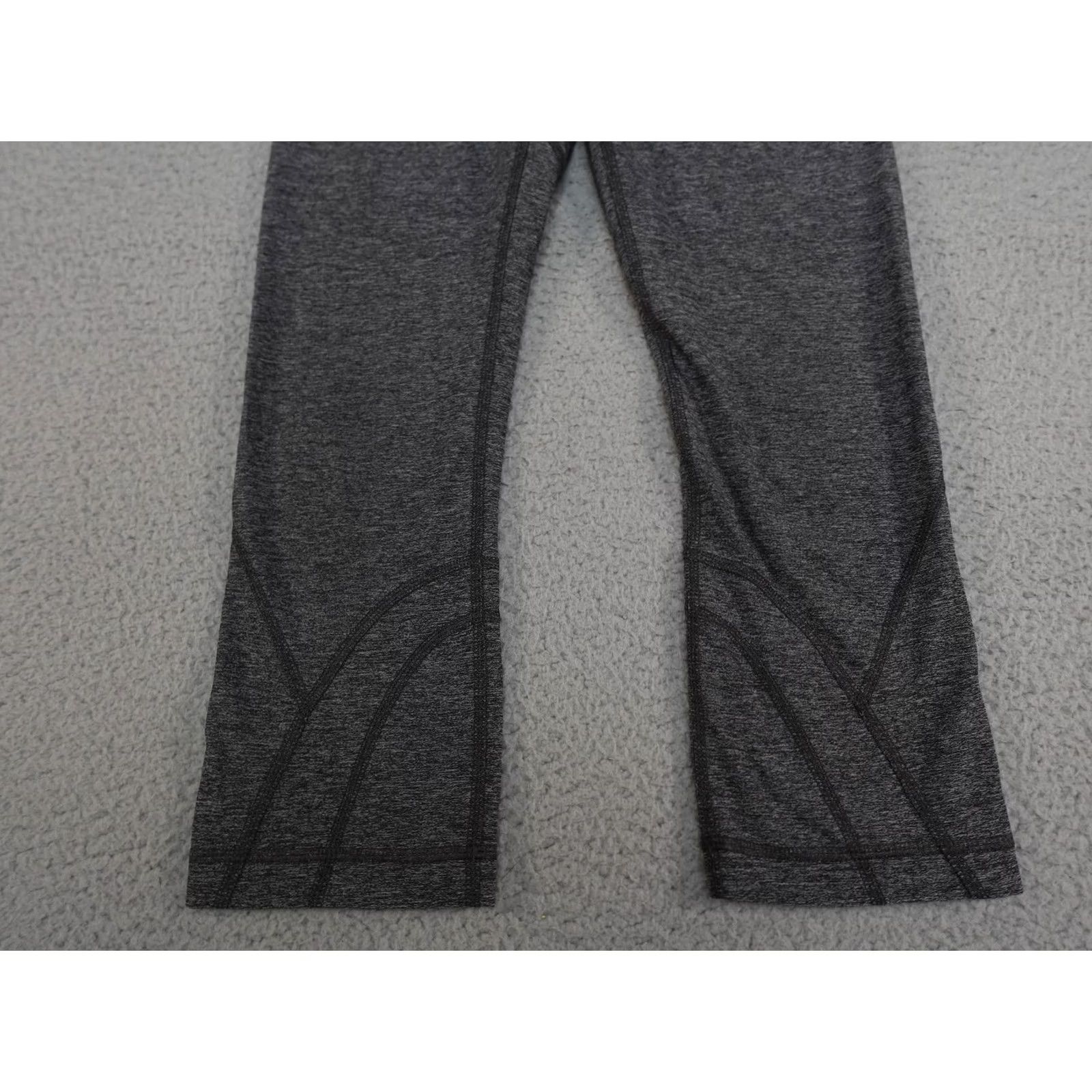 Lululemon Lululemon Pants Womens 6 Gray Crop Leggings Polka Dot Waist Back Zip Pocket Capri Yoga Running Gym & Training Womens 6 Gray Size 28" / US 6 / IT 42 - 3 Thumbnail