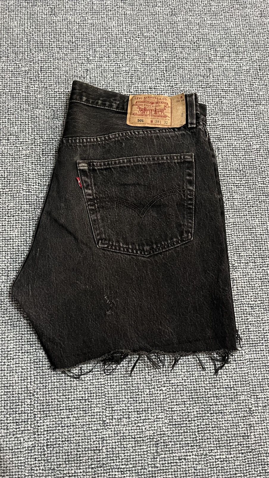 Levi's Vintage Levi's 501 super-black distressed jort size 37 inche Size US 37 - 12 Thumbnail
