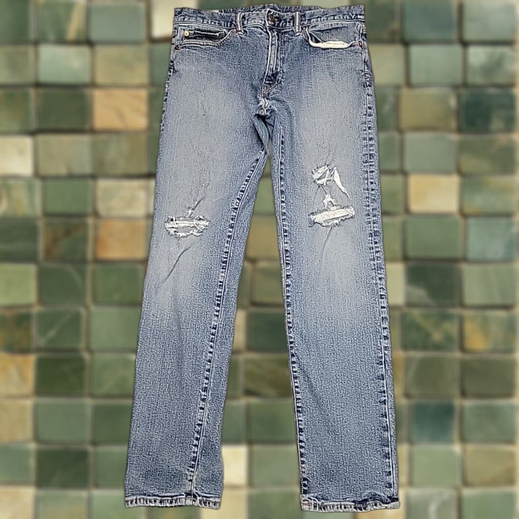 Gap VINTAGE Gap Jeans Mens 33x34 Blue Denim 100% Cotton Straight Leg Distressed Faded Size US 33 - 1 Thumbnail