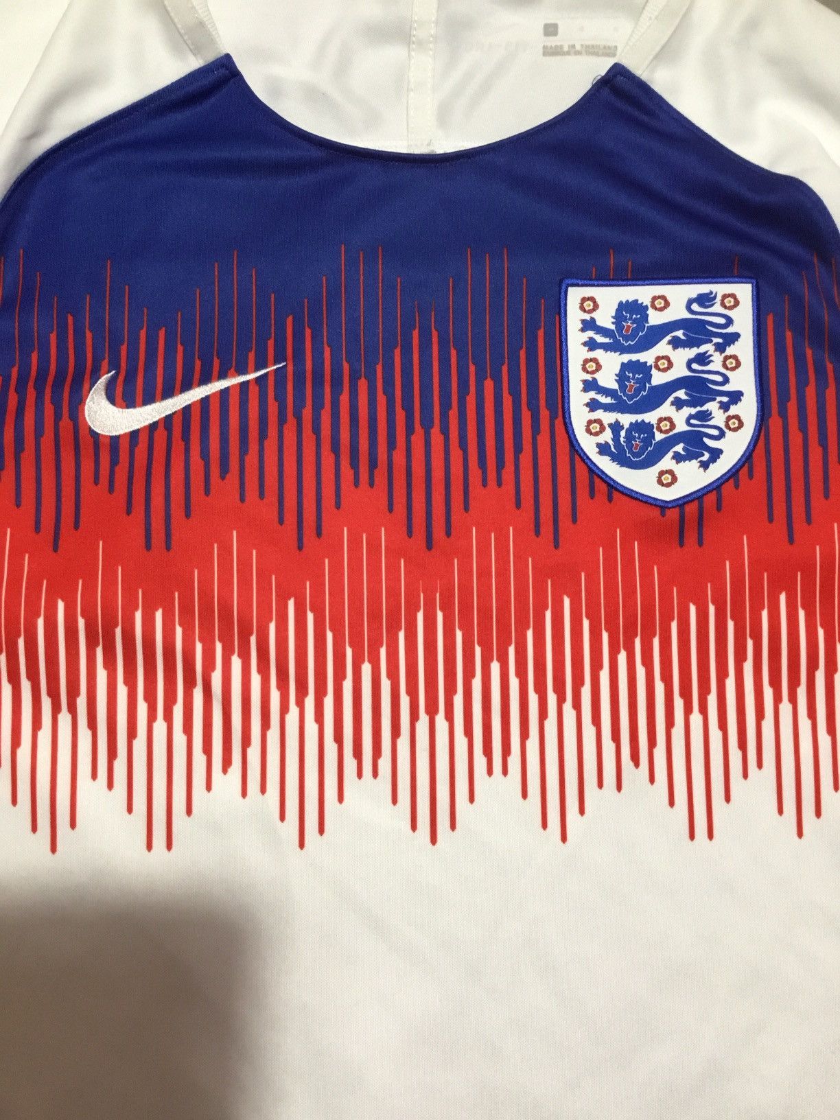 Nike ENGLAND NIKE WORLD CUP FOOTBALL SOCCER WARM UP JERSEY SIZE M Size US M / EU 48-50 / 2 - 4 Thumbnail