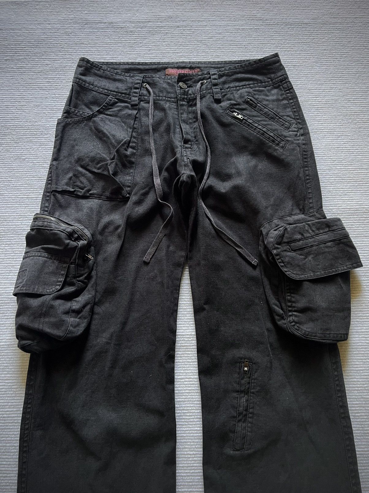 Japanese Brand Archive Flower Circle Multi-Pocket Black Cargo Pants 2000s Size US 29 - 2 Thumbnail