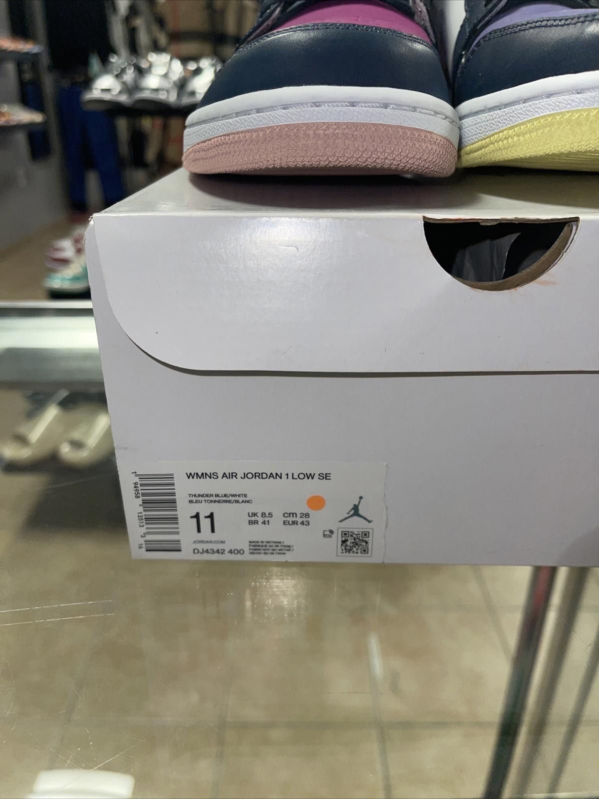 Jordan Brand AIR JORDAN 1 LOW SE Size 11/Men's 9.5 Thunder Blue/White Size US 11 / IT 41 - 7 Thumbnail