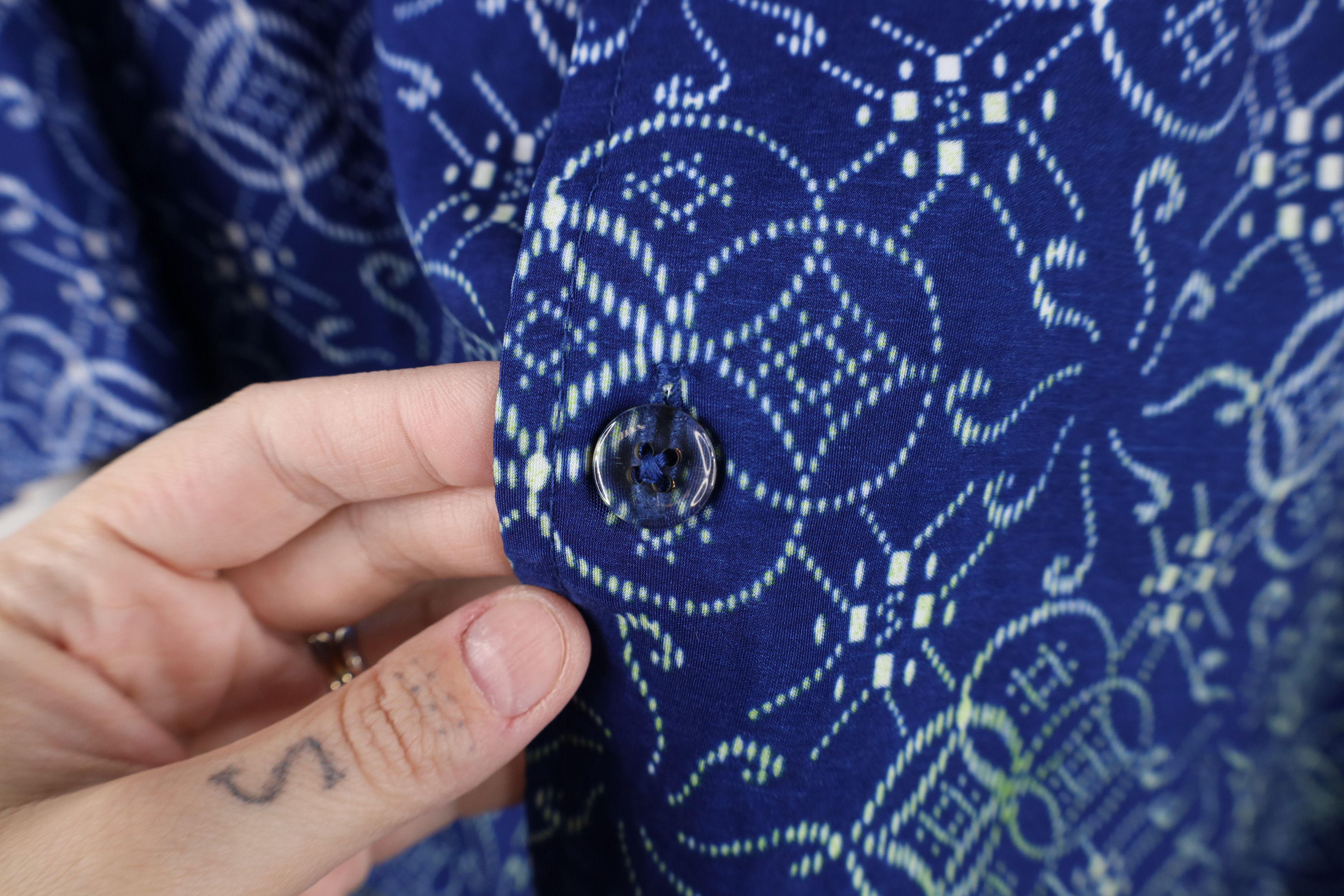 Vintage Vintage Y2K Streetwear Geometric Camp Collar Button Shirt Size US L / EU 52-54 / 3 - 8 Thumbnail