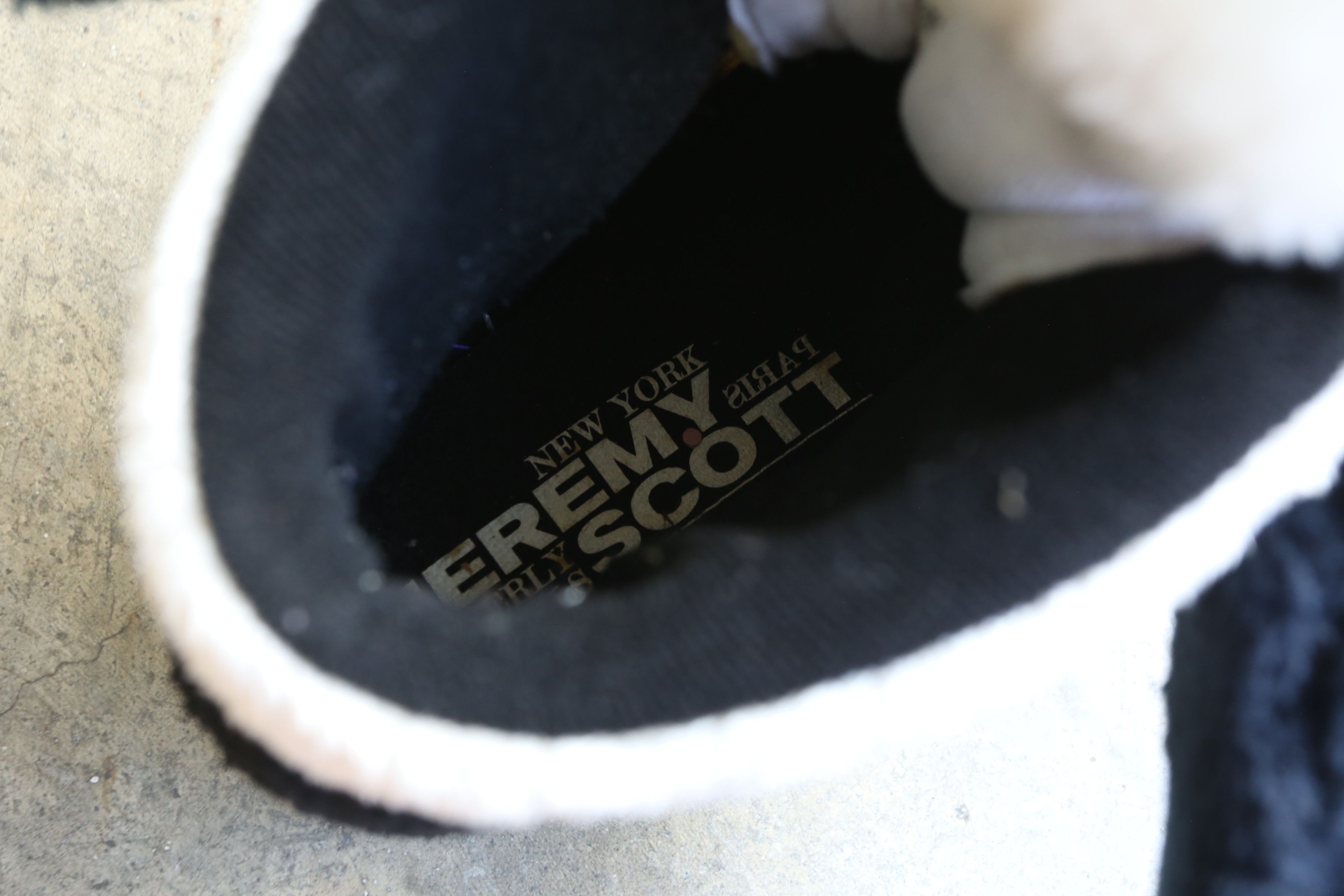 Adidas × Jeremy Scott Adidas - Jeremy Scott - F/W 11 - Panda Bear Sneakers Size US 9.5 / EU 42-43 - 9 Thumbnail
