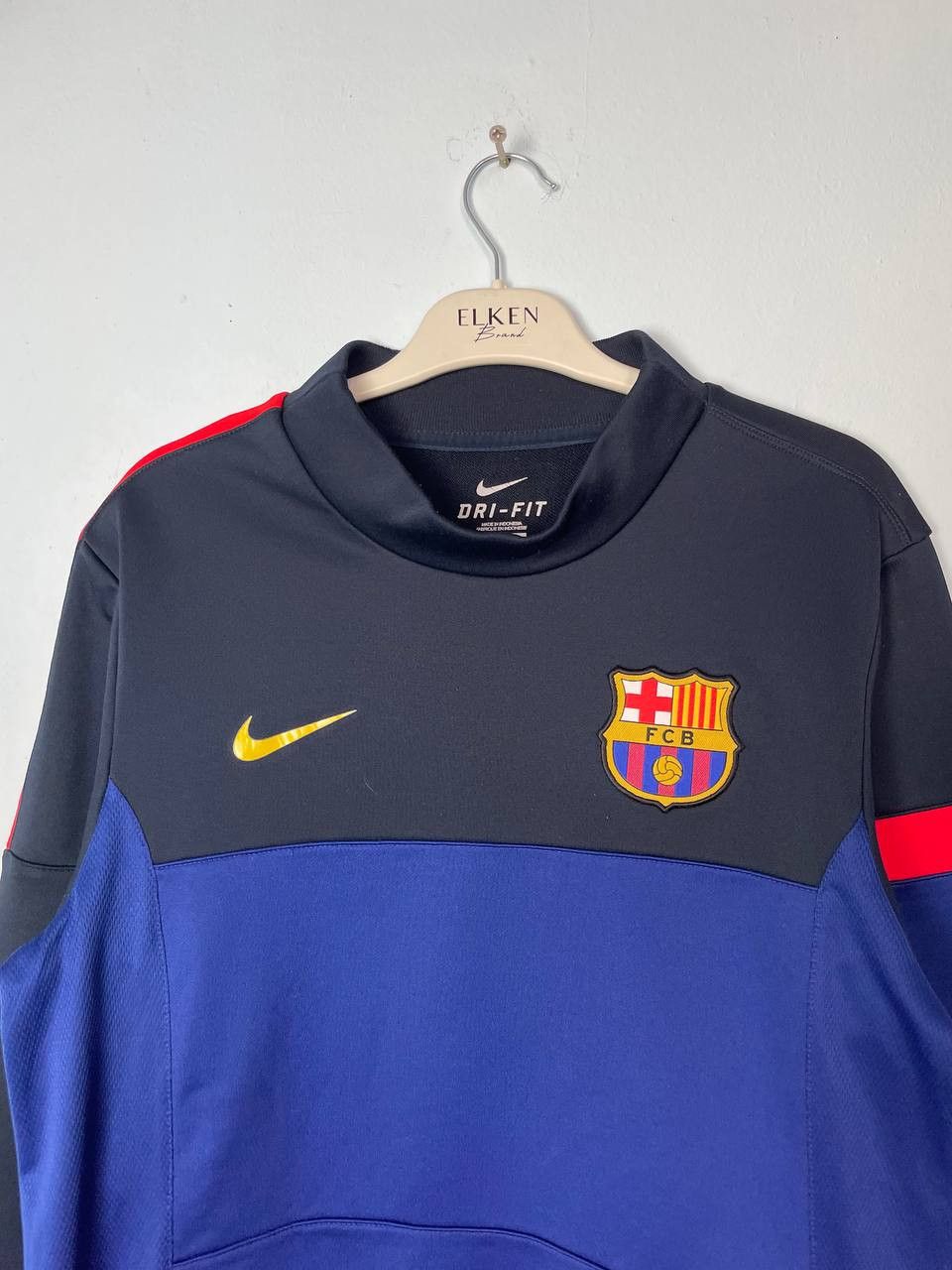 Nike FC Barcelona 2012-13 Nike training top size M Size US M / EU 48-50 / 2 - 2 Thumbnail