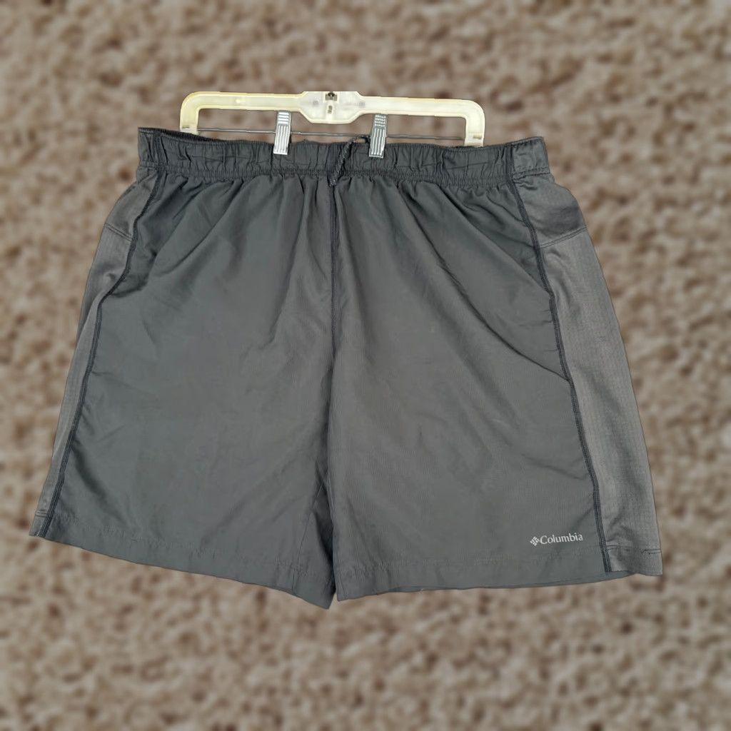 Vintage Columbia Shorts Mens XL Gray 100% Polyester Cargo Pockets Quick Dry Lightweight Inseam 8in Athletic Outdoor Beach Size US 36 / EU 52 - 1 Thumbnail