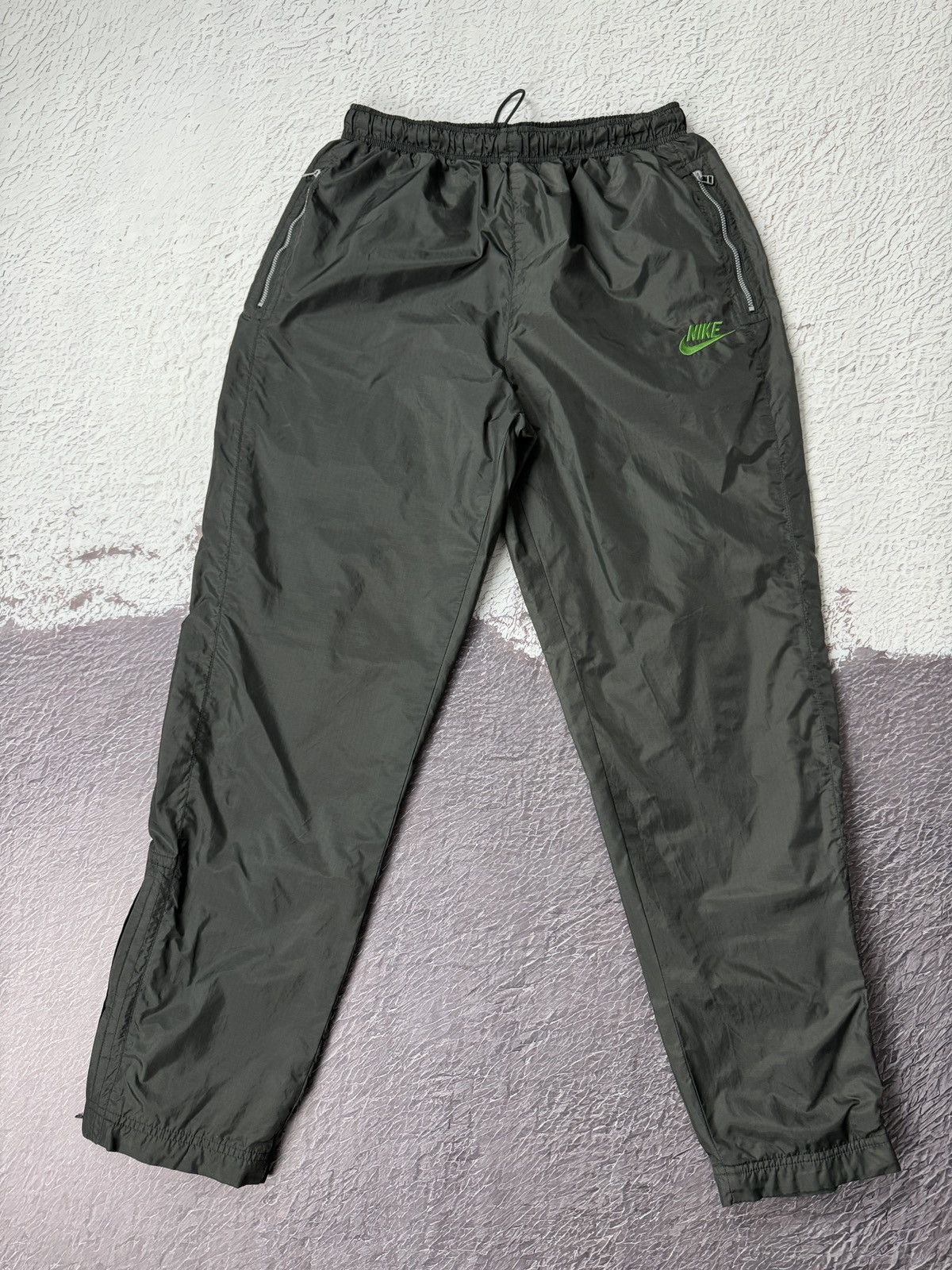 Nike Nike Vintage 90s black nylon shimmer logo swoosh track pants Size US 32 / EU 48 - 2 Thumbnail