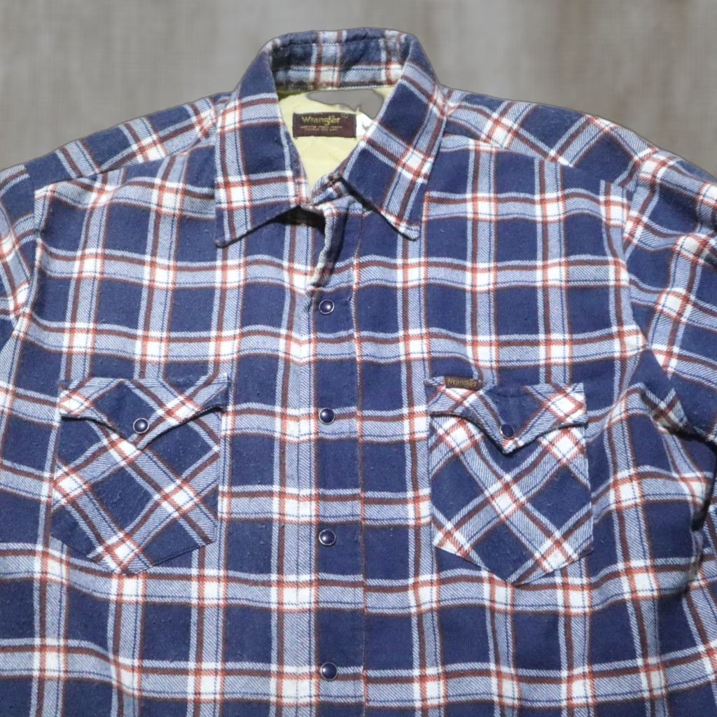 Wrangler VINTAGE Wrangler Coat Shirt Mens Large Blue Plaid Insulated Snap Button 46 Chest Fall Winter Fashion Workwear Size US L / EU 52-54 / 3 - 1 Thumbnail