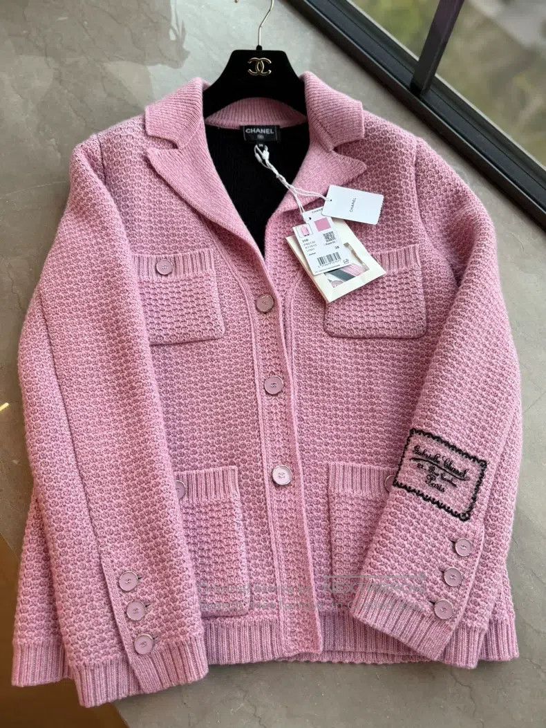 Chanel Chanel Pink cardigan coat Size XS / US 0-2 / IT 36-38 - 1 Thumbnail