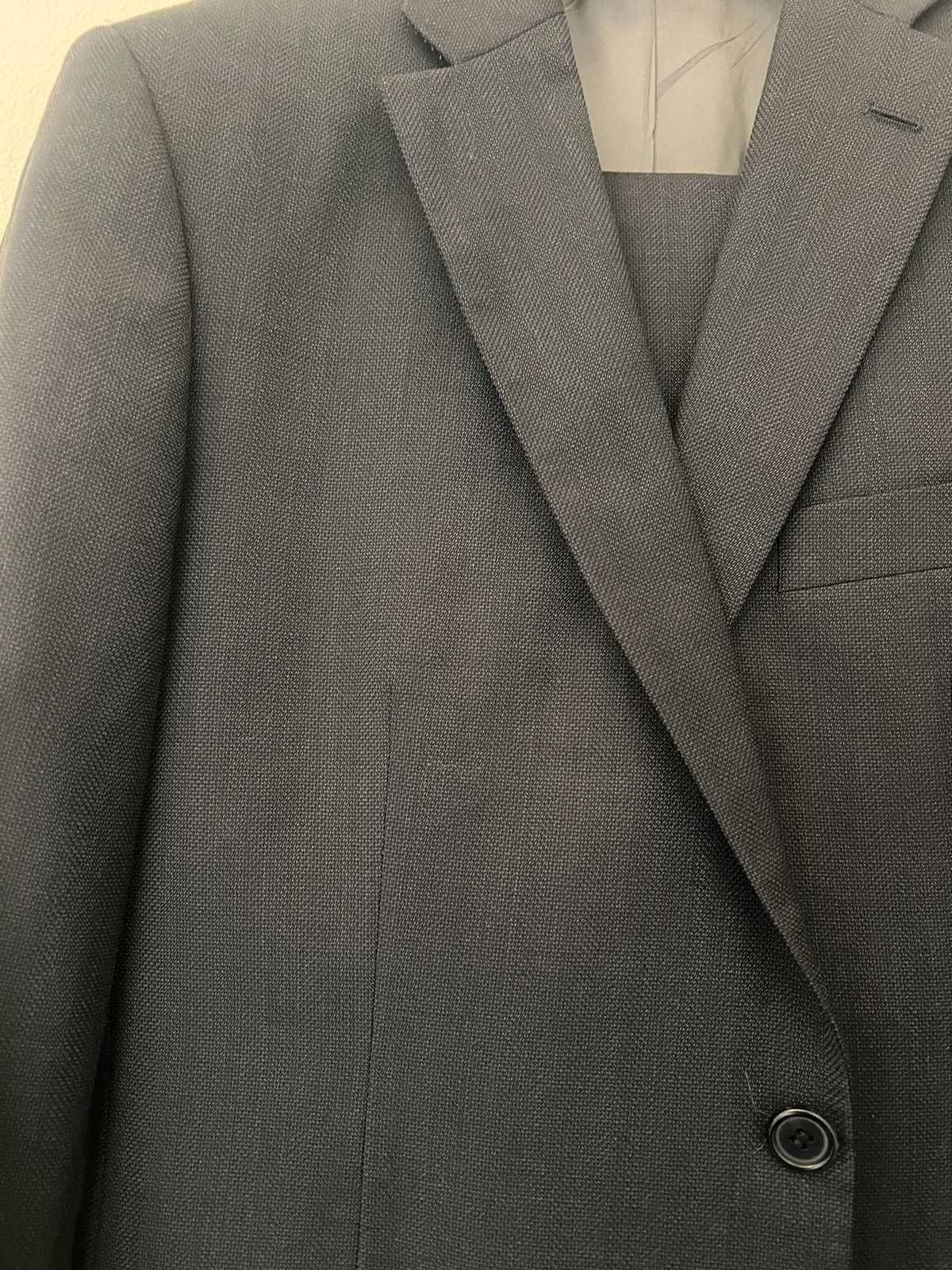 Hugo Boss Boss 42R Black Textured 2 Piece Suit Like New Size 42R - 2 Thumbnail