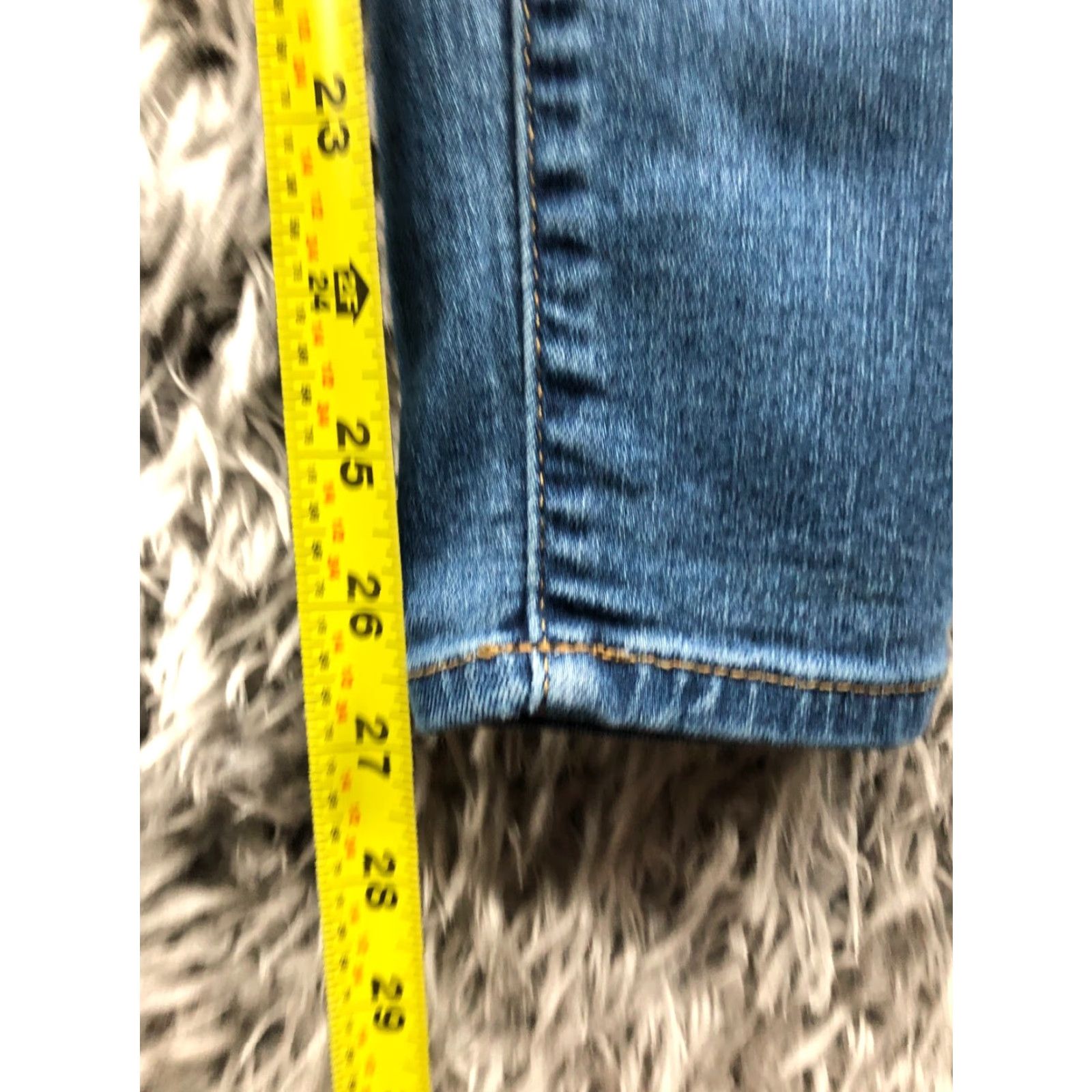 Vintage Universal Thread High Rise Skinny Jeans Size 4 Womens Medium Wash Blue Denim Jeans Skinny Womens Size 4 Blue Size 27" / US 4 / IT 40 - 3 Thumbnail
