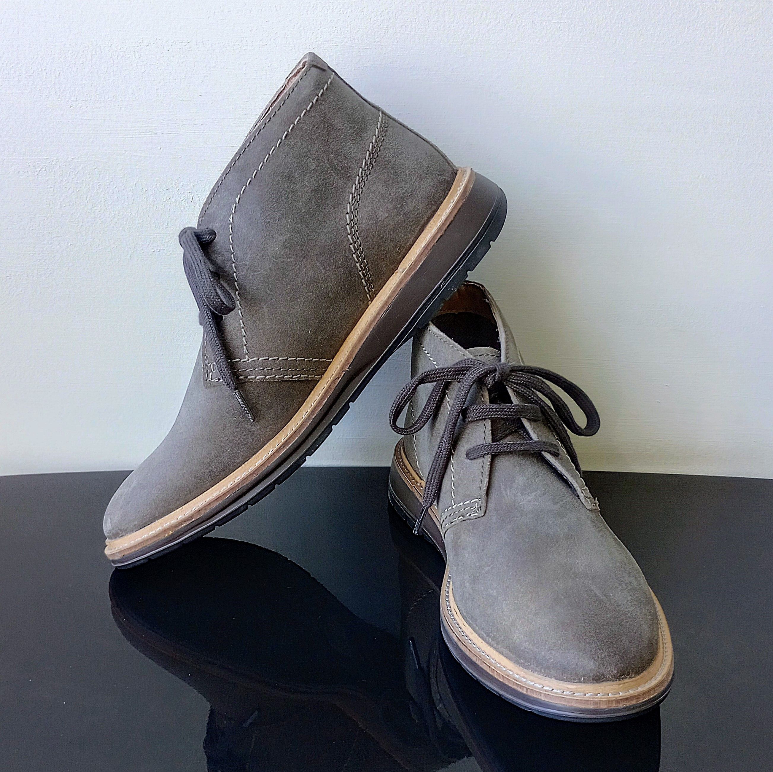 Clarks Clarks Men Chantry Mid Chukka Boot in Waxy Suede Grey Size US 8 / EU 41 - 10 Thumbnail