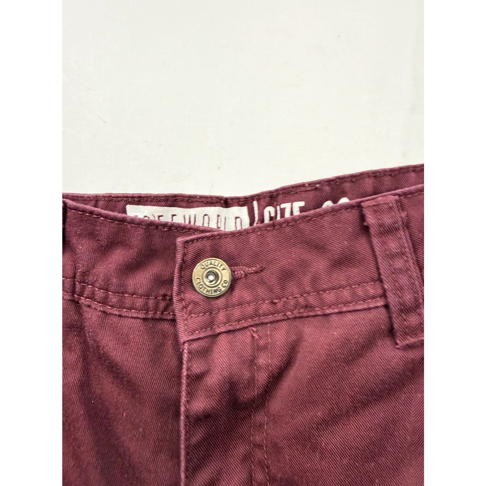 Vintage Free World Shorts Mens 29 Red Chino Flat Front Casual 11 Inseam Pockets Size US 29 - 2 Thumbnail