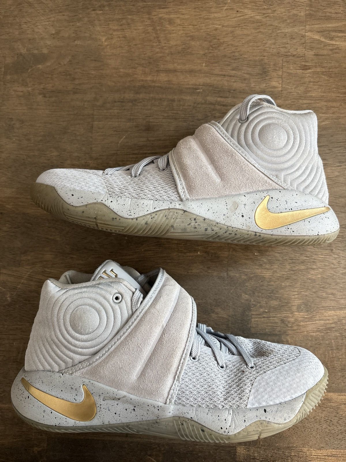 Nike Kyrie 2 GS Wolf Grey Size US 6.5 / EU 39-40 - 1 Thumbnail