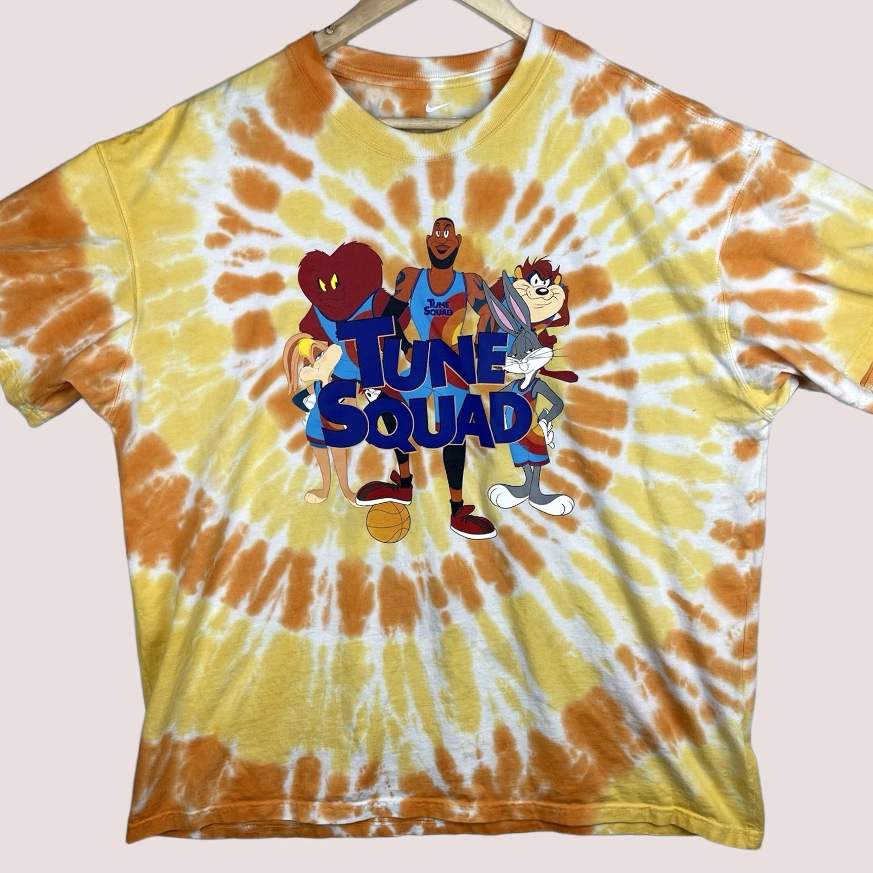 Nike Nike Space Jam Shirt Mens XL T-Shirt Orange Crew Neck Graphic Print Tune Squad Bugs Bunny Daffy Duck Tweety LeBron James A New Legacy 90s Retro Sports Size US XL / EU 56 / 4 - 1 Thumbnail