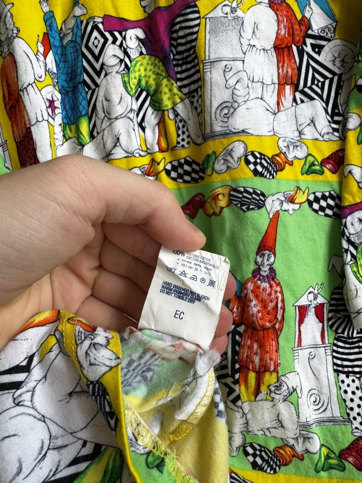 Versace Rare Vintage 90s Versace Circus Garden Archive tee designer Size US L / EU 52-54 / 3 - 8 Thumbnail
