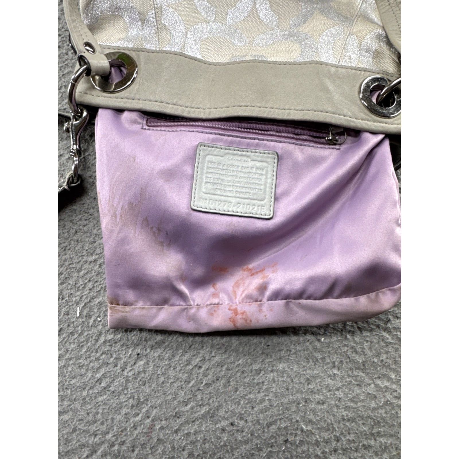 Coach Coach Ashley Signature Op Art Hippie Purse Silver Cream Shoulder Handbag 21021E Size ONE SIZE - 7 Thumbnail