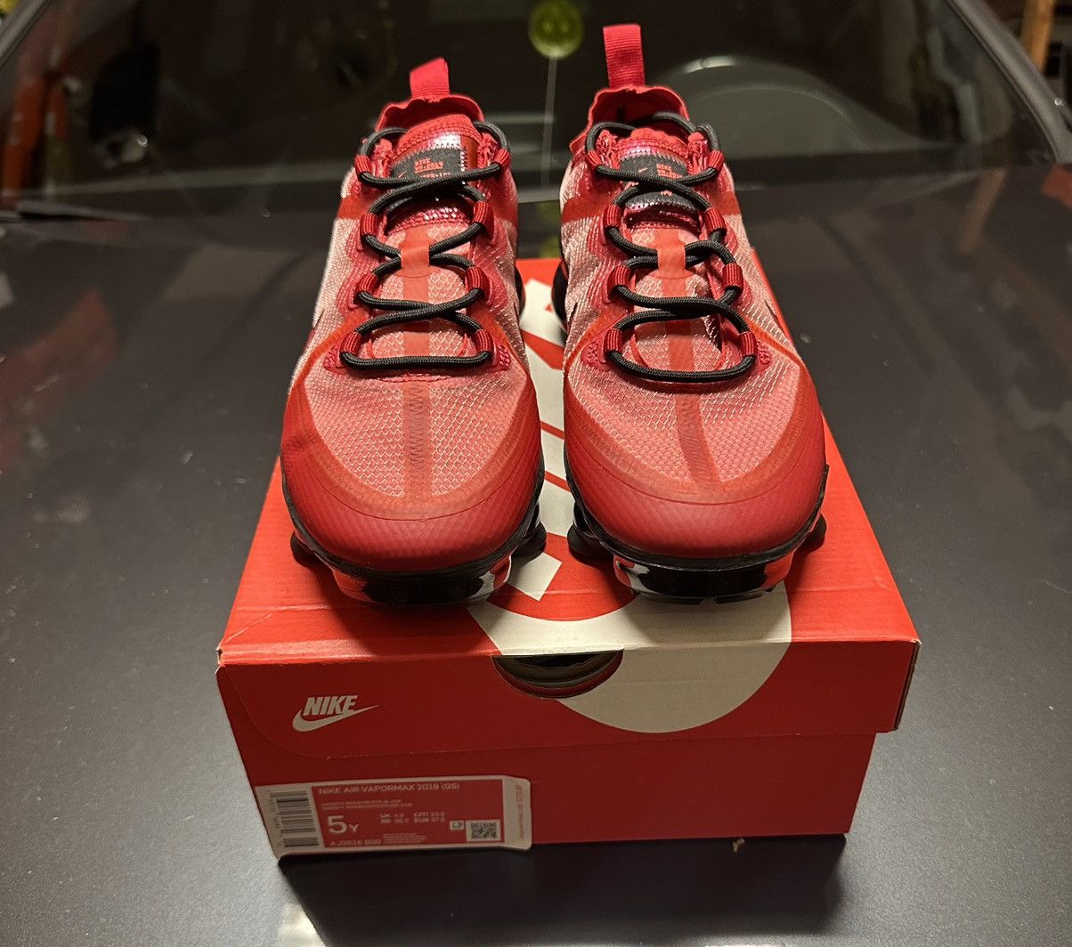 Nike Nike Air Vapormax 2019 Running Shoes GS Sz 5y NEW DS! Size US 5 / EU 37 - 3 Thumbnail