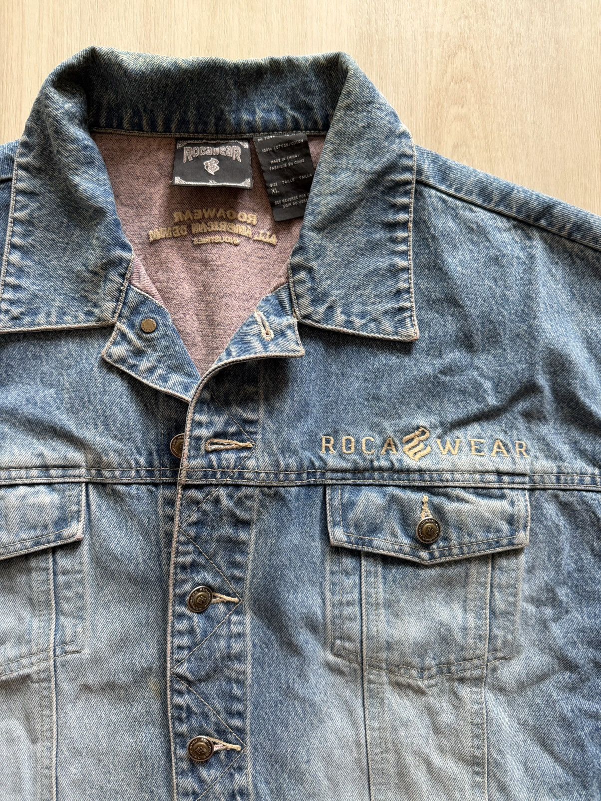Rocawear Vintage Rocawear Blue Denim Truckers Jean Jacket Sz XL 100% Size US XL / EU 56 / 4 - 2 Thumbnail