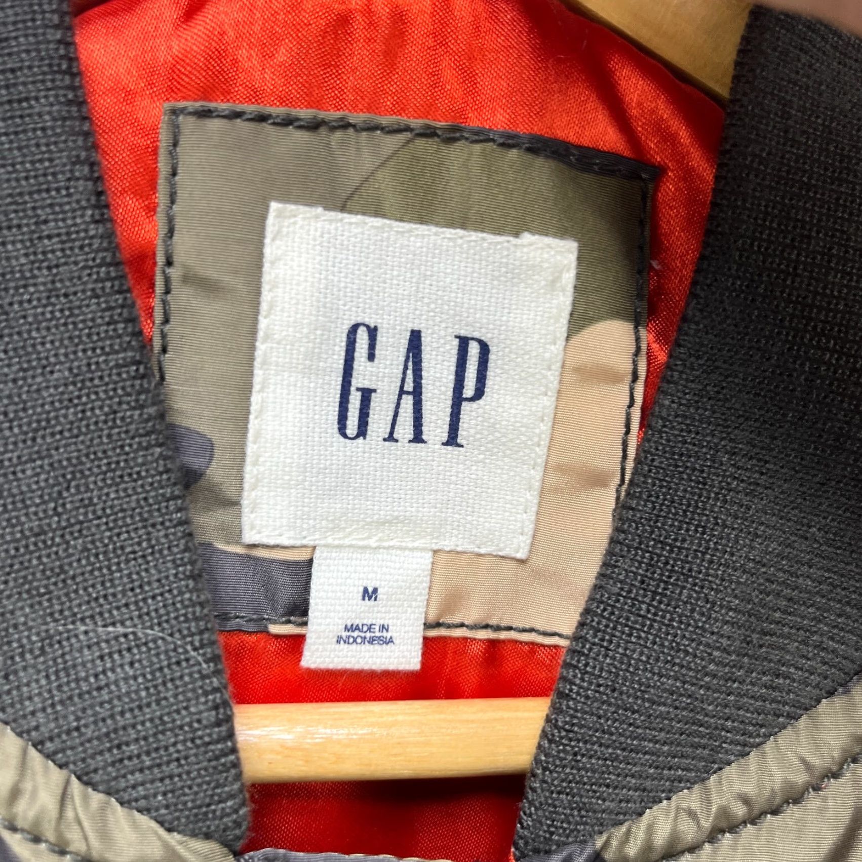 Gap VINTAGE Gap Camo Flight Bomber Jacket Zip Up Medium Mens Size US M / EU 48-50 / 2 - 7 Thumbnail