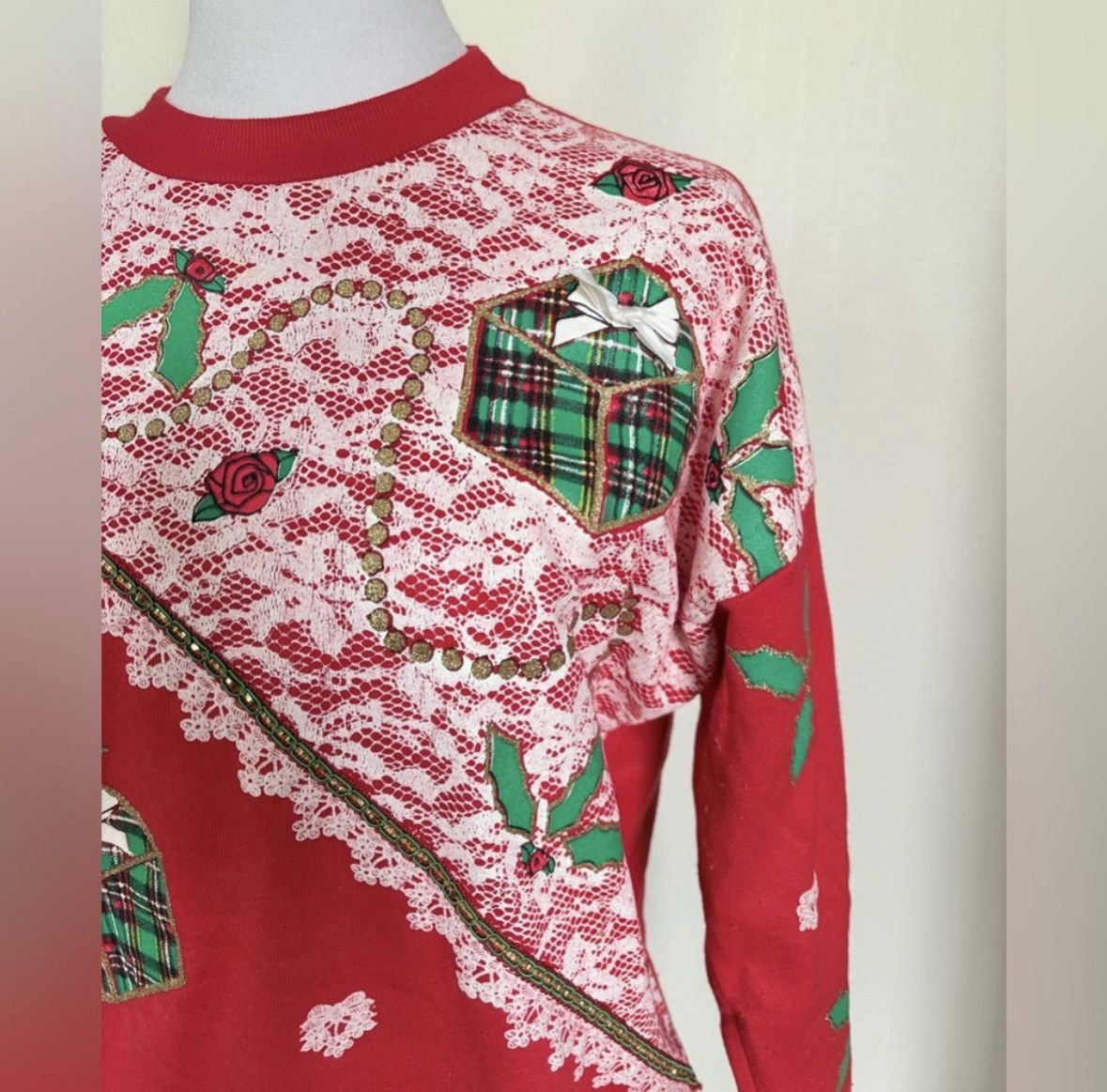 Vintage Vintage Red Presents Ugly Christmas Pullover Sweatshirt Size S / US 4 / IT 40 - 2 Thumbnail