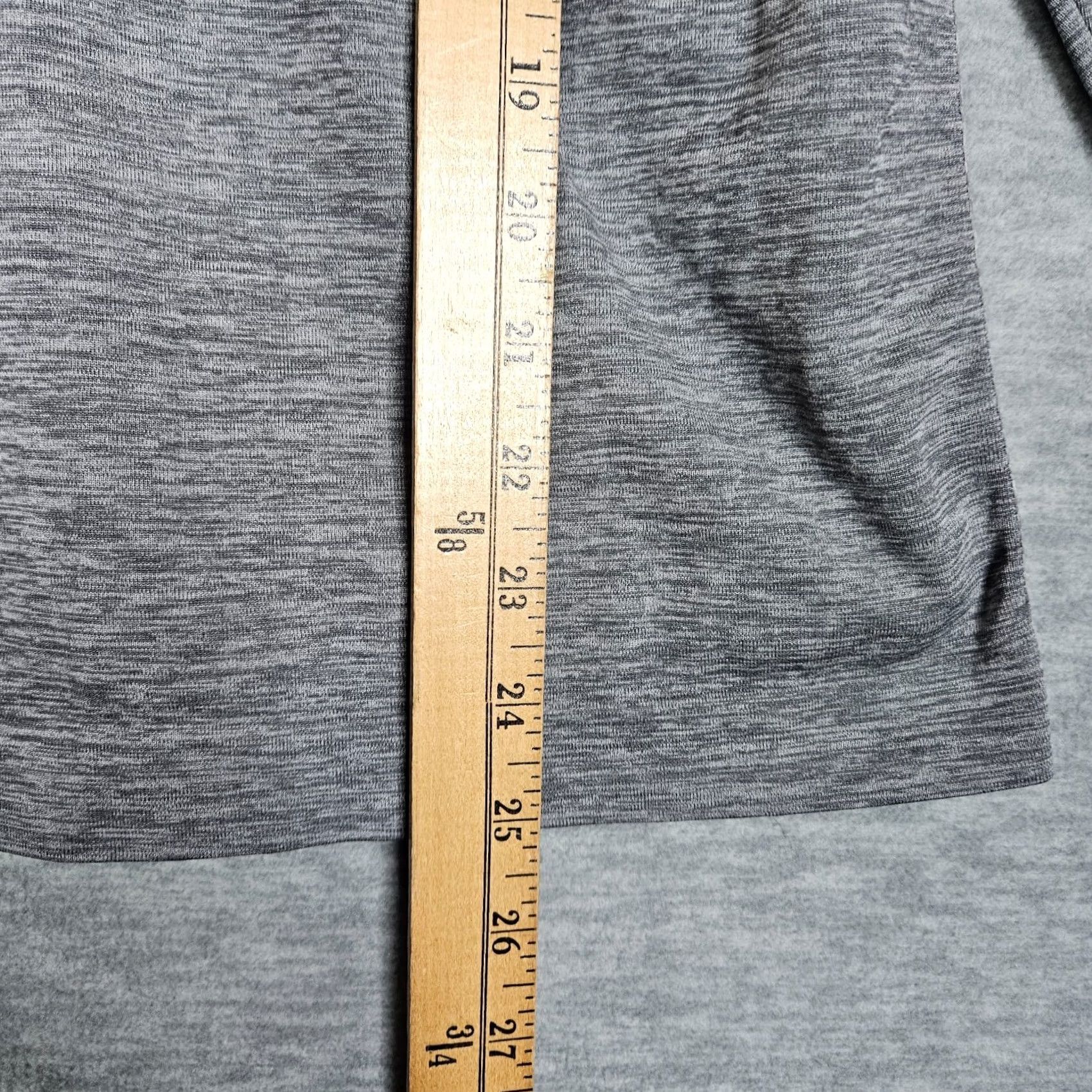 Athleta Athleta Women's Light Gray Long Sleeve Workout Top Size S Shirt Womens Gray Athletic Casual Sports Size S / US 4 / IT 40 - 4 Thumbnail