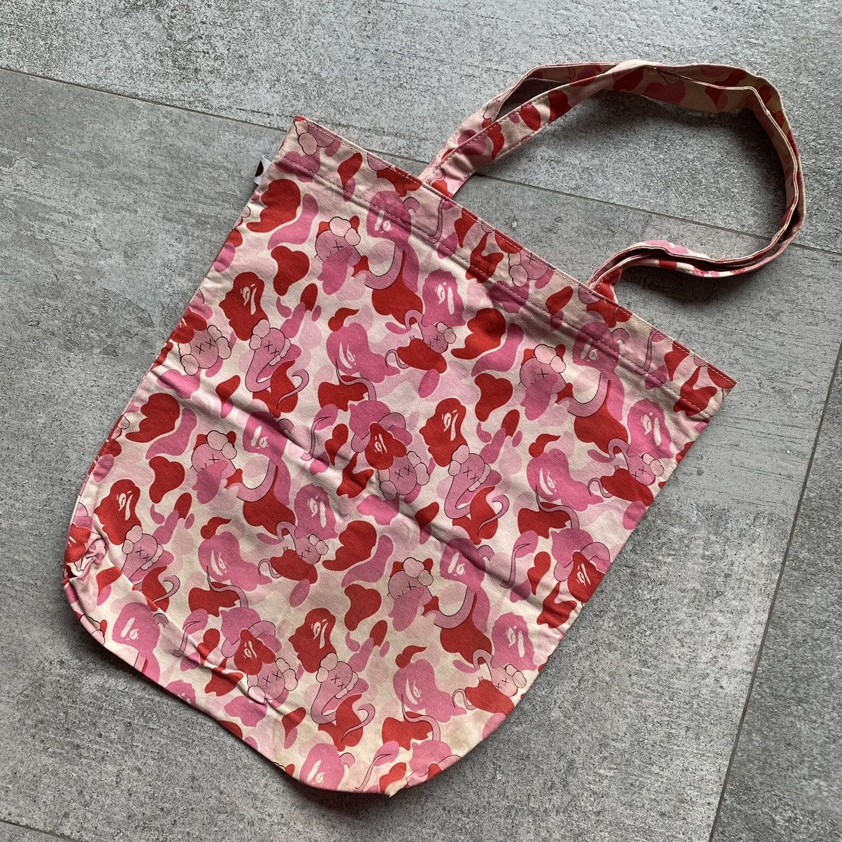 A BATHING APE エイプ KAWS カウズ 猿迷彩 カモ トートバッグ A BAPE