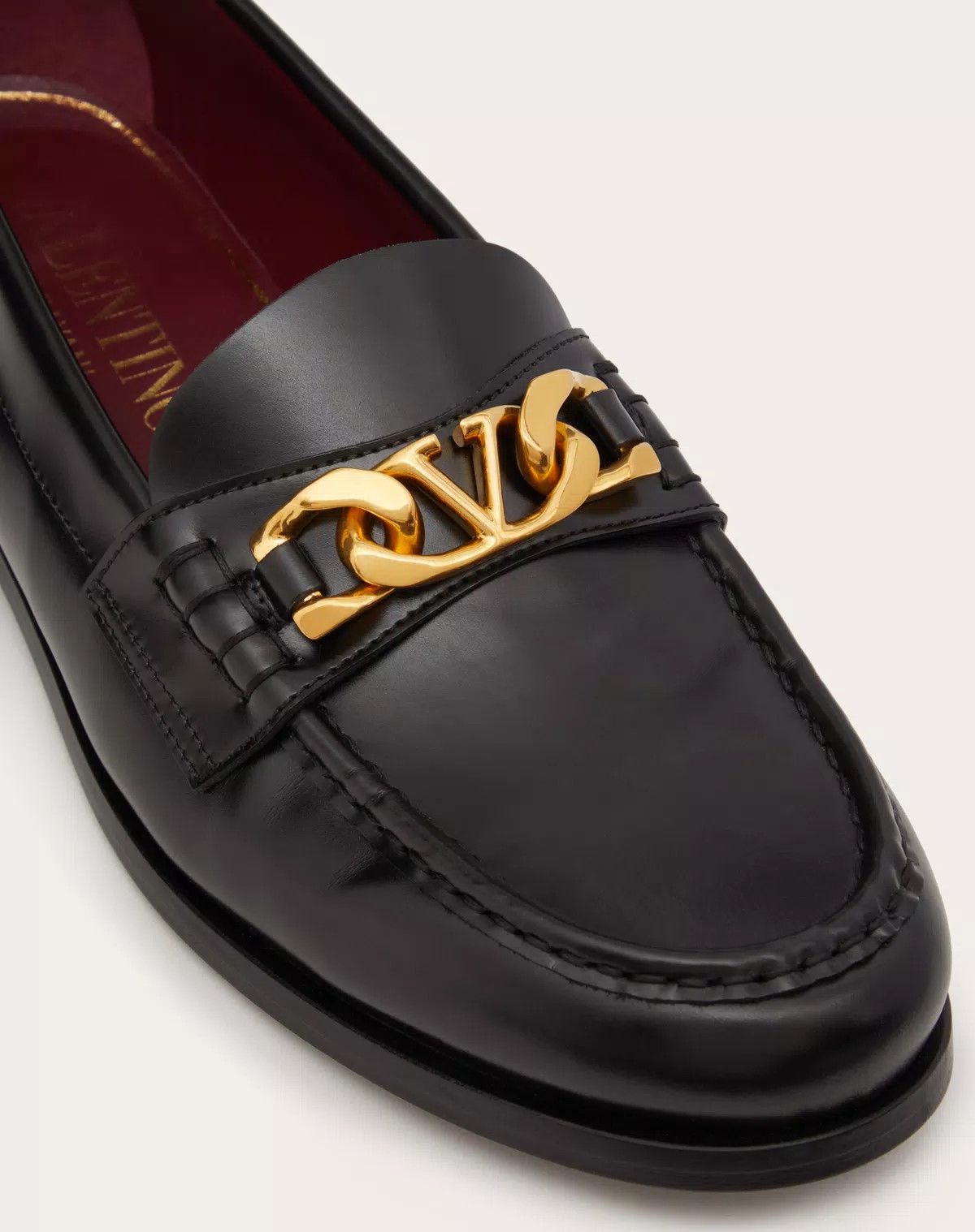 Valentino oc11z0625 Vlogo Chain Calfskin Loafer in Black Size US 7 / EU 40 - 5 Thumbnail