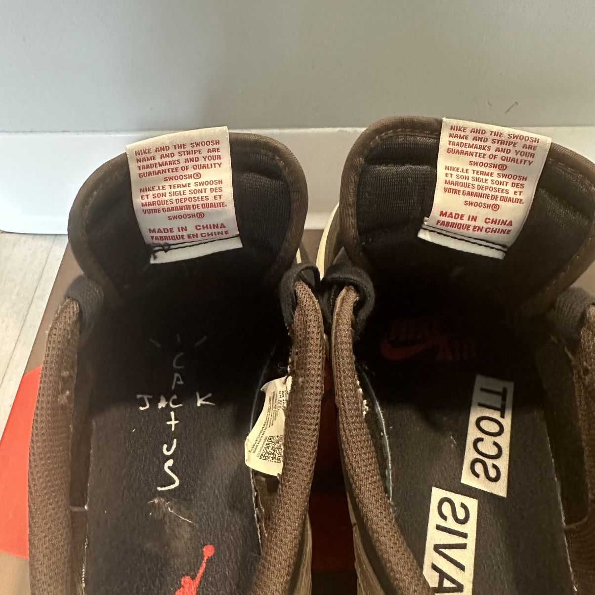 Jordan Brand × Nike × Travis Scott Travis Scott Jordan 1 Retro LOW OG SP Size US 9 / EU 42 - 15 Thumbnail