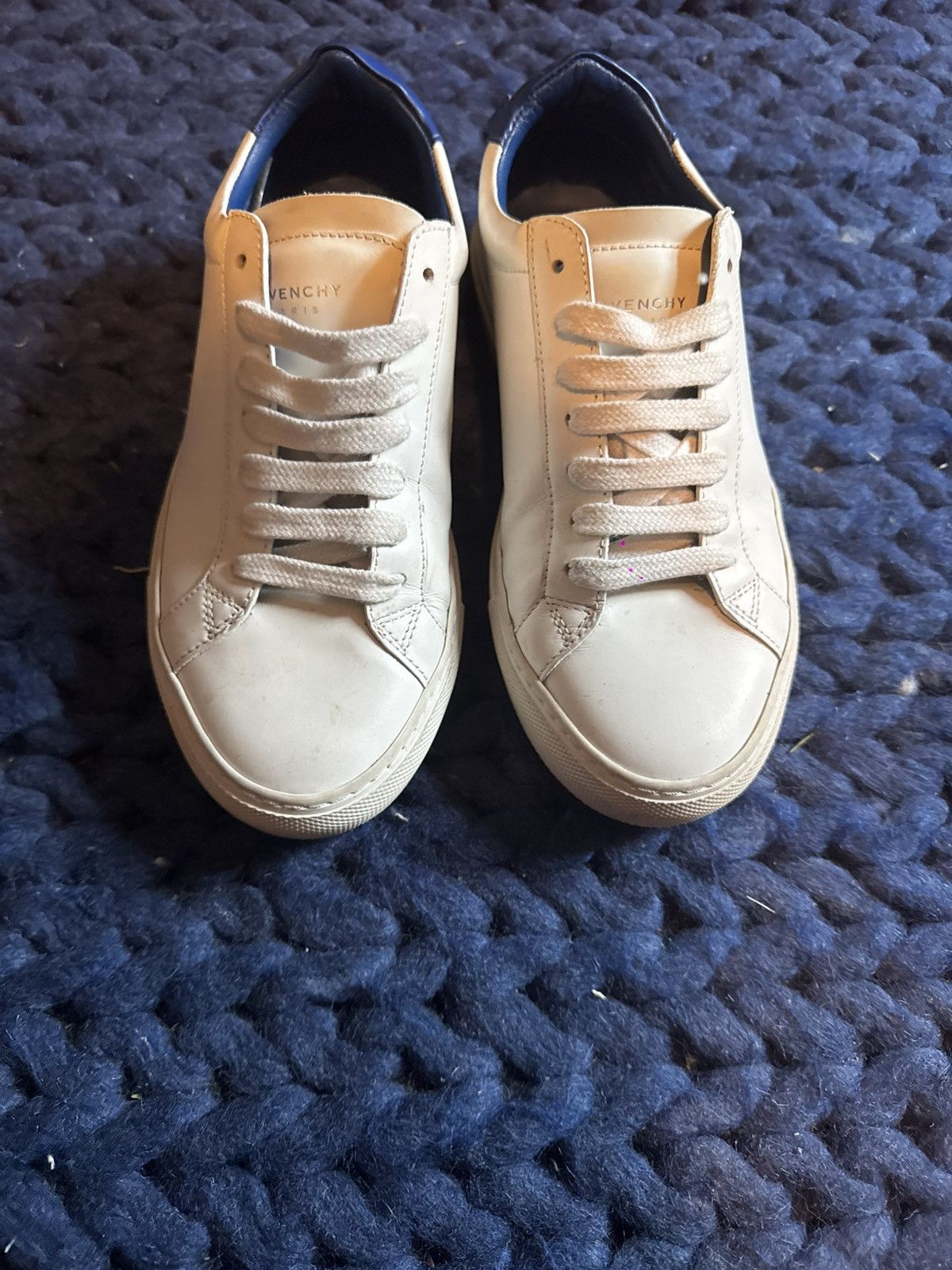 Givenchy Givenchy Calfskin Low Top Sneaker Size US 5.5 / IT 35.5 - 1 Thumbnail