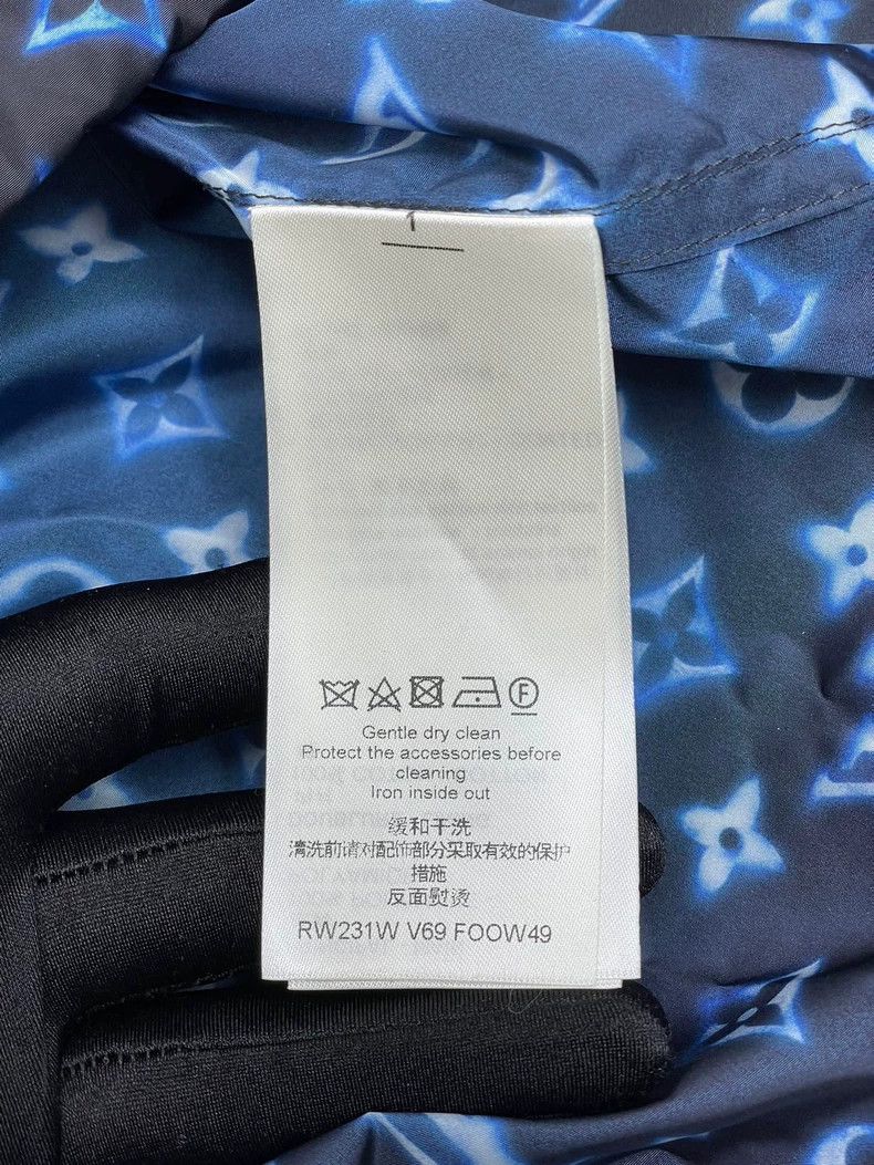Louis Vuitton Louis Vuitton 23 pre-fall blue gradient logo hooded trench Size US XXS / EU 40 - 7 Thumbnail