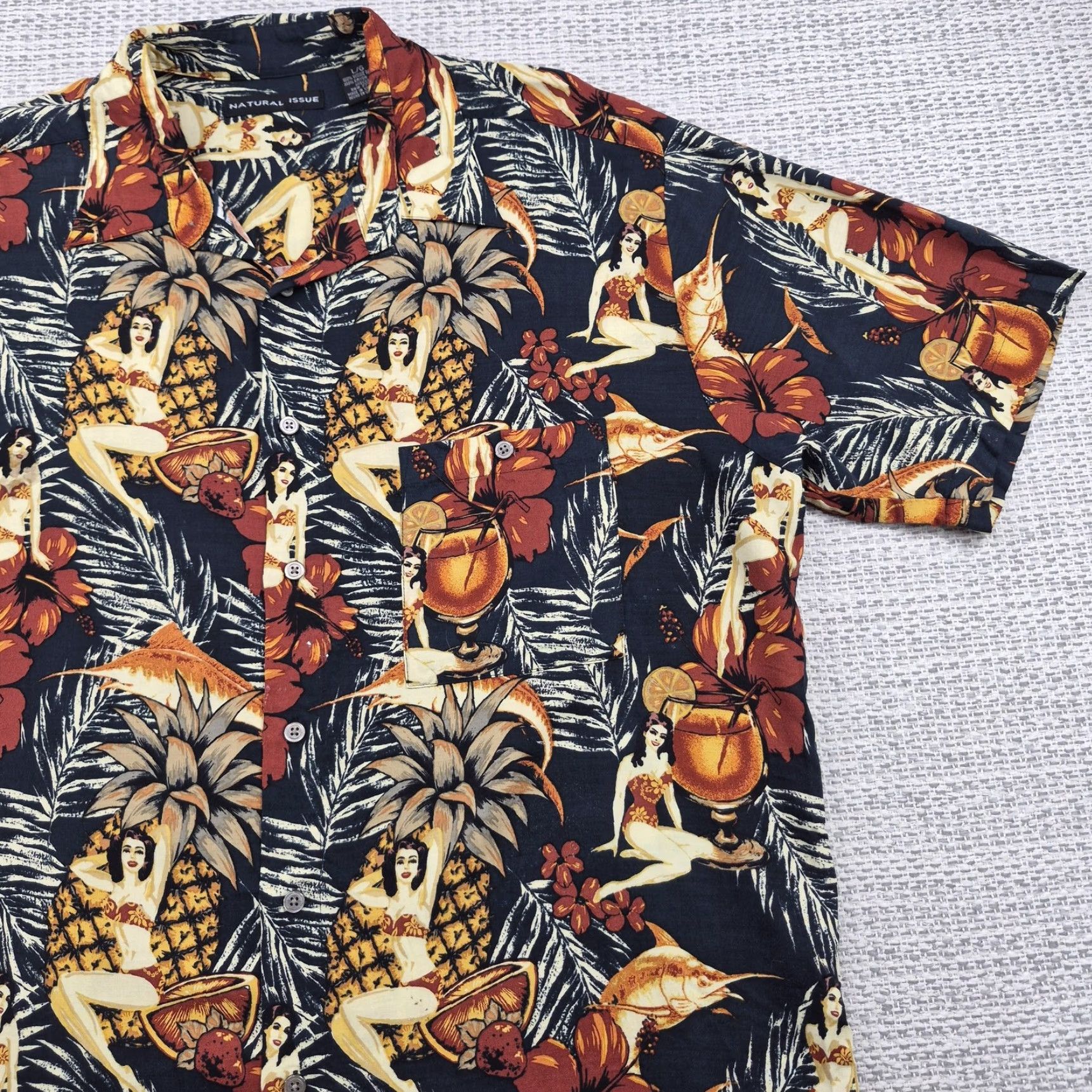 ALOHAS Natural Issue Hawaiian Button Up Shirt Mens Large L Multicolor Short Sleeve Pockets Breathable Casual Beach Tiki Pin-Up Graphic Print 90s Style? Size US L / EU 52-54 / 3 - 2 Thumbnail