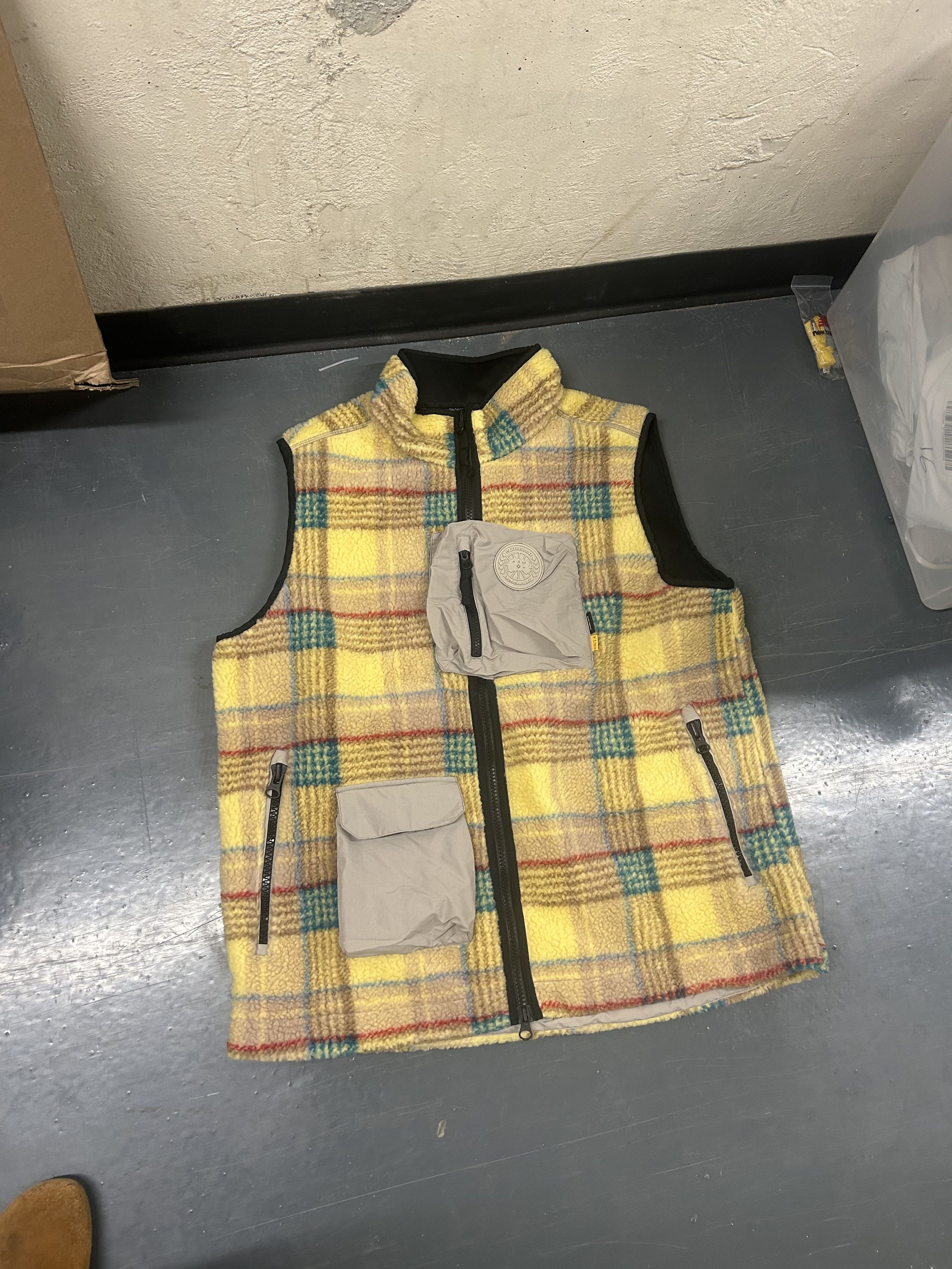 Canada Goose × NBA × Union LA Canada Goose x NBA x Union Legion Yellow Plaid Fleece Vest Size US XXL / EU 58 / 5 - 1 Thumbnail