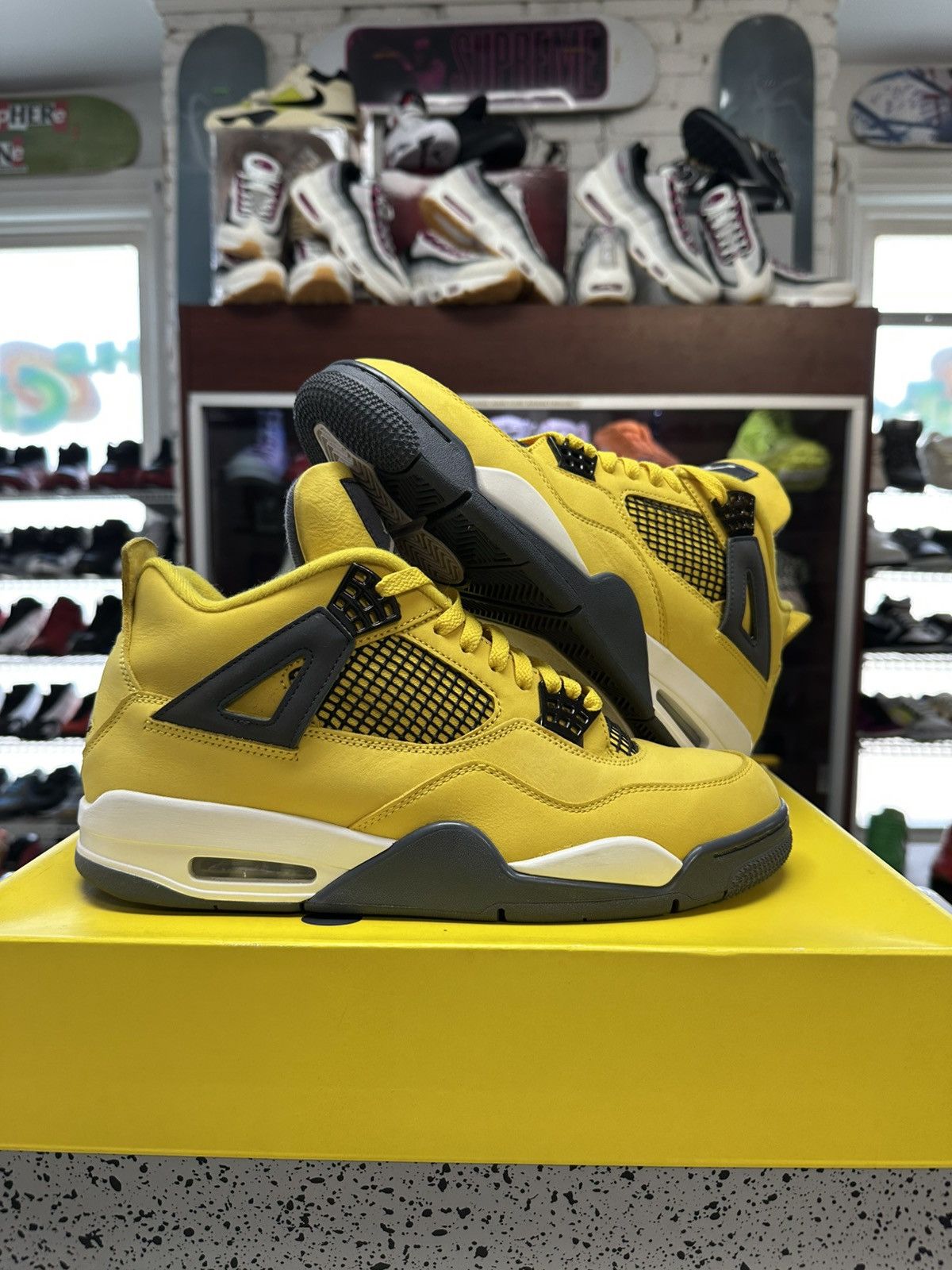 Jordan Brand Jordan 4 Retro ‘Lightning’ Size US 11.5 / EU 44-45 - 3 Thumbnail