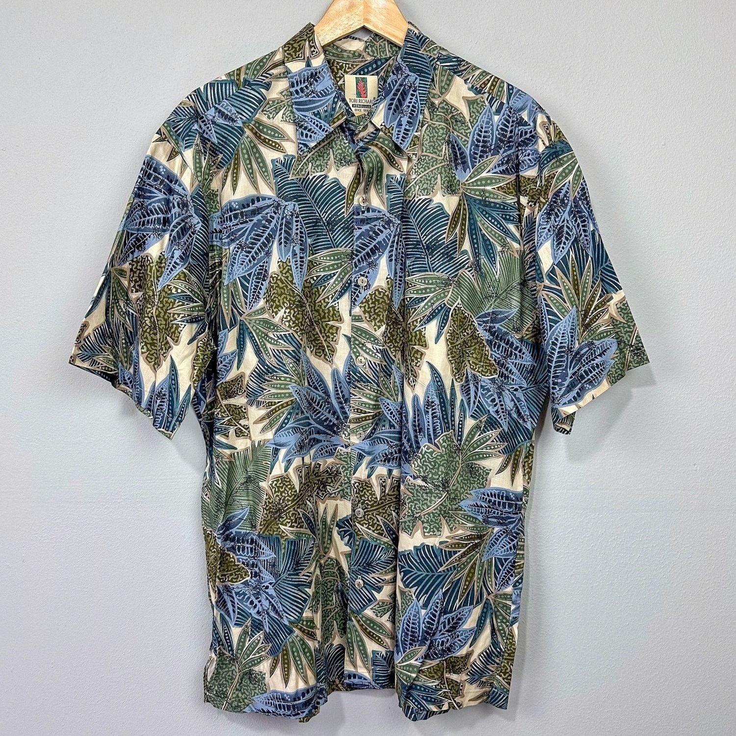 Tori Richard Vintage Tori Richard Cotton Lawn Hawaiian Print Shirt Size L Size US L / EU 52-54 / 3 - 1 Thumbnail