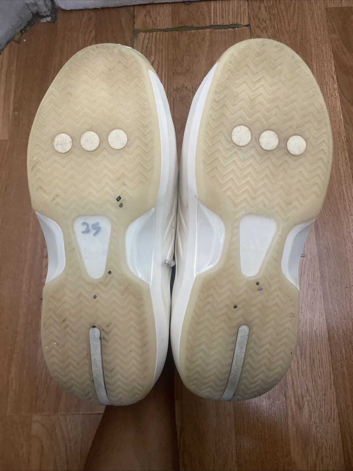 Adidas adidas Size US 8 / EU 41 - 2 Thumbnail