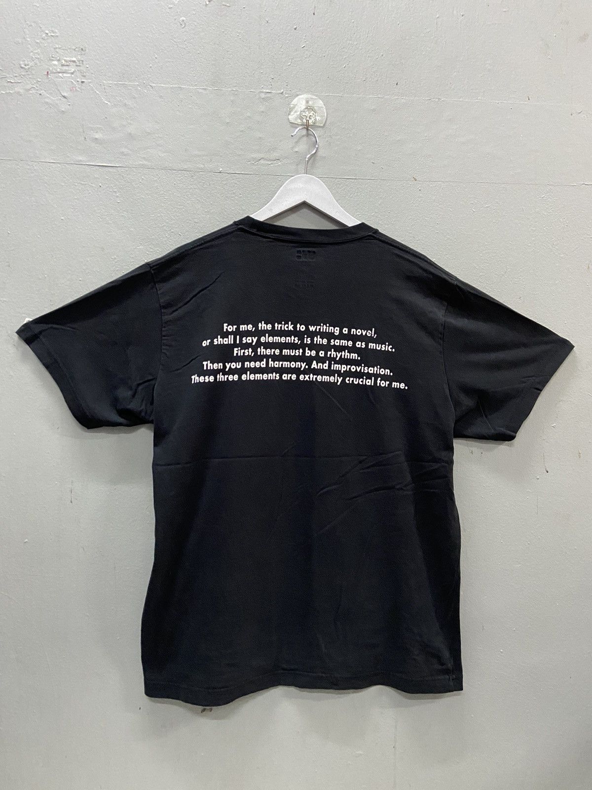 Uniqlo HARUKI MURAKAMI RADIO TOKYO FM x UNIQLO TEE SHIRT Size US XL / EU 56 / 4 - 2 Thumbnail