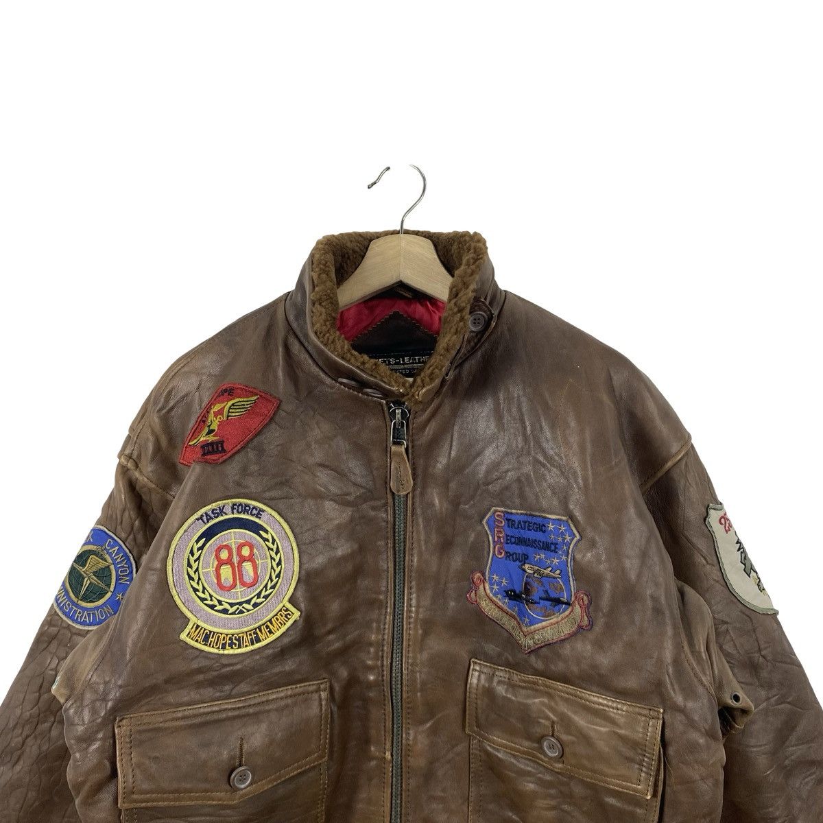 Vintage Vintage DISTRESSED Leather Bomber Jacket Military Patch Size US L / EU 52-54 / 3 - 2 Thumbnail