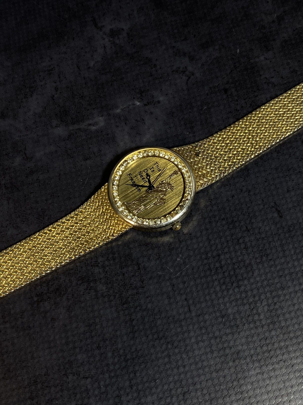Vintage Vintage gold watch with Statue of Liberty – Japanese brand Size ONE SIZE - 2 Thumbnail