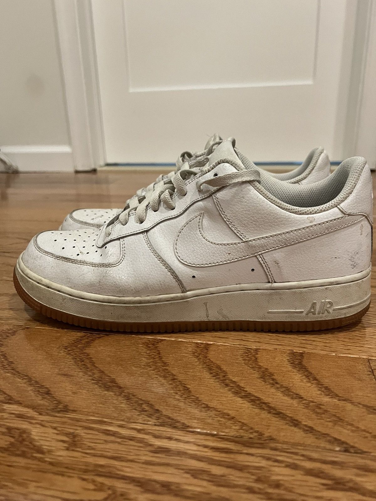 mens nike gum bottom shoes