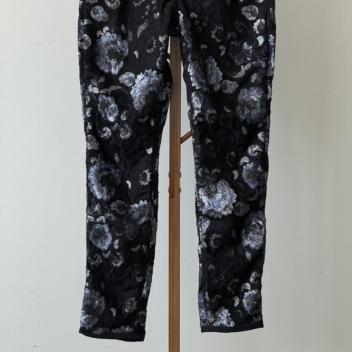 7 For All Mankind 7 For All Mankind Sequeined Floral Pants Size 30" / US 8 / IT 44 - 3 Thumbnail