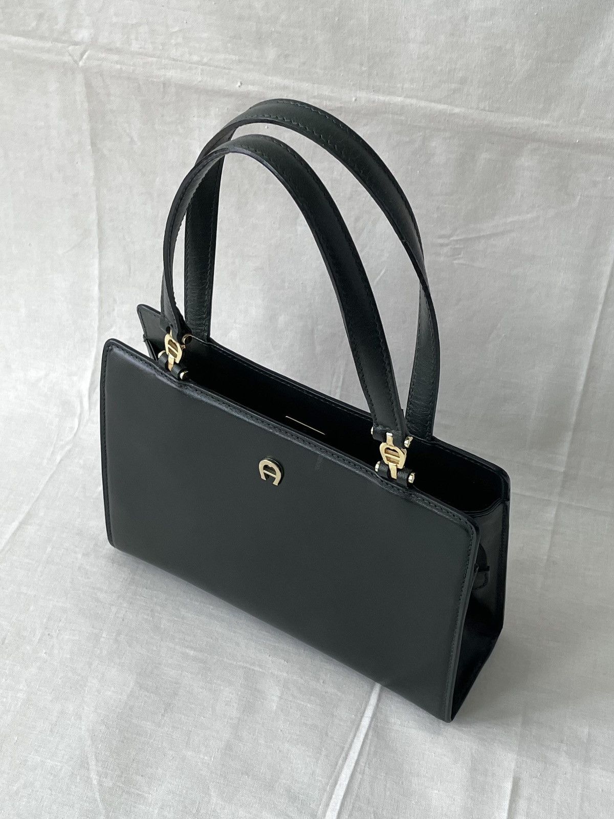 Etienne Aigner Vintage Aigner Black Leather Small Handbag Size ONE SIZE - 4 Thumbnail