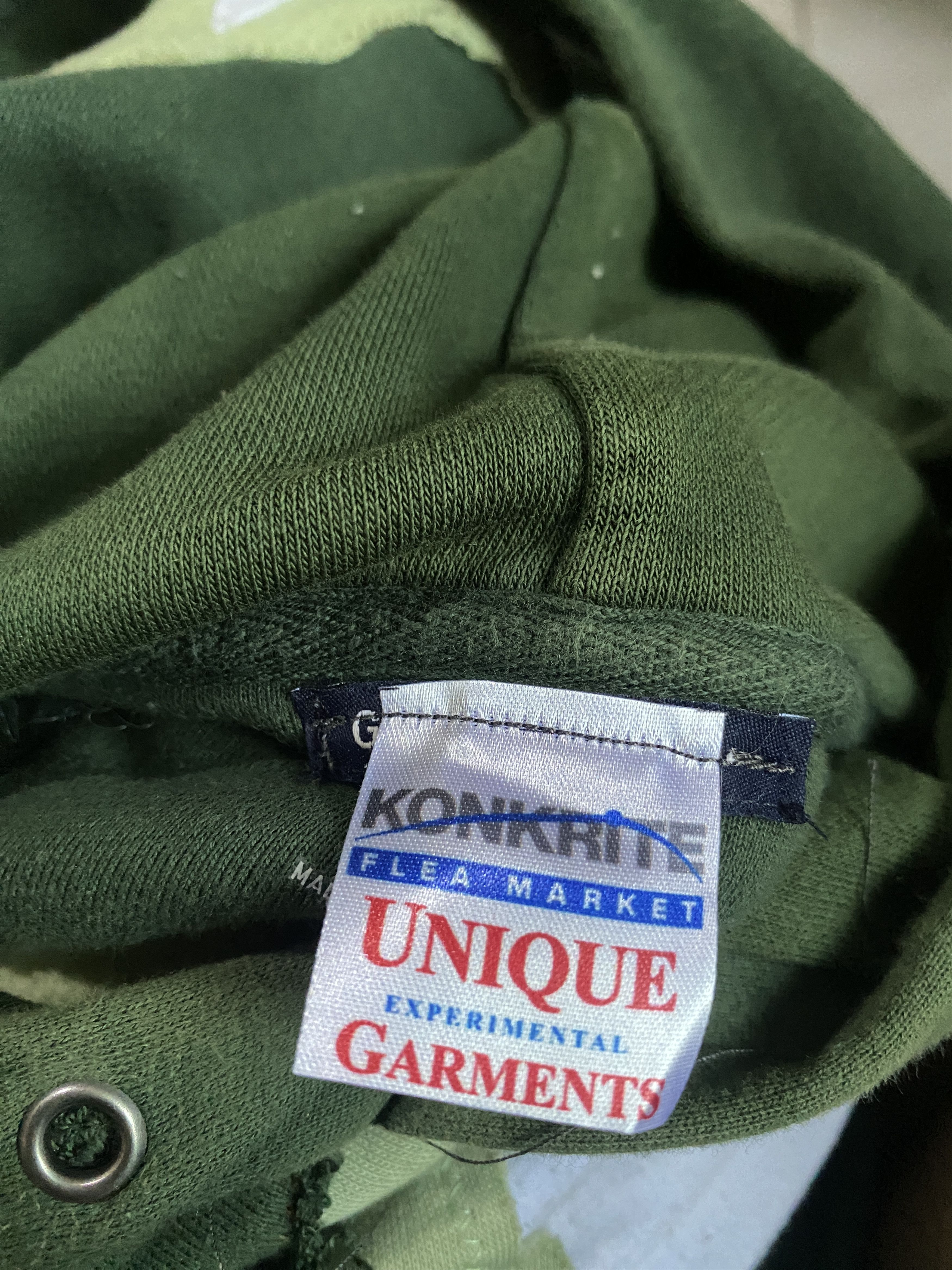 Gap × Handmade 1 OF 1 REWORKED GAP CRACKY GREEN GRADATION HOODIE SIZE L Size US L / EU 52-54 / 3 - 6 Thumbnail