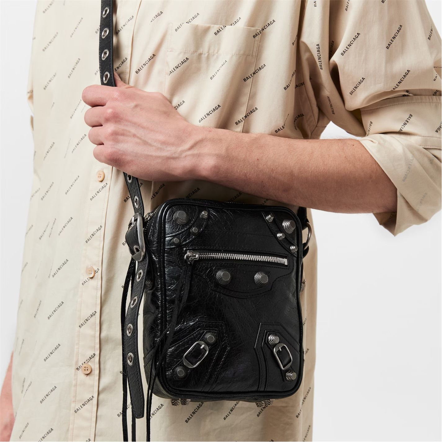 Balenciaga o1g2r1mq0226 Size: OS / Le Cagole Metal Hardware Bag Black Size ONE SIZE - 3 Thumbnail