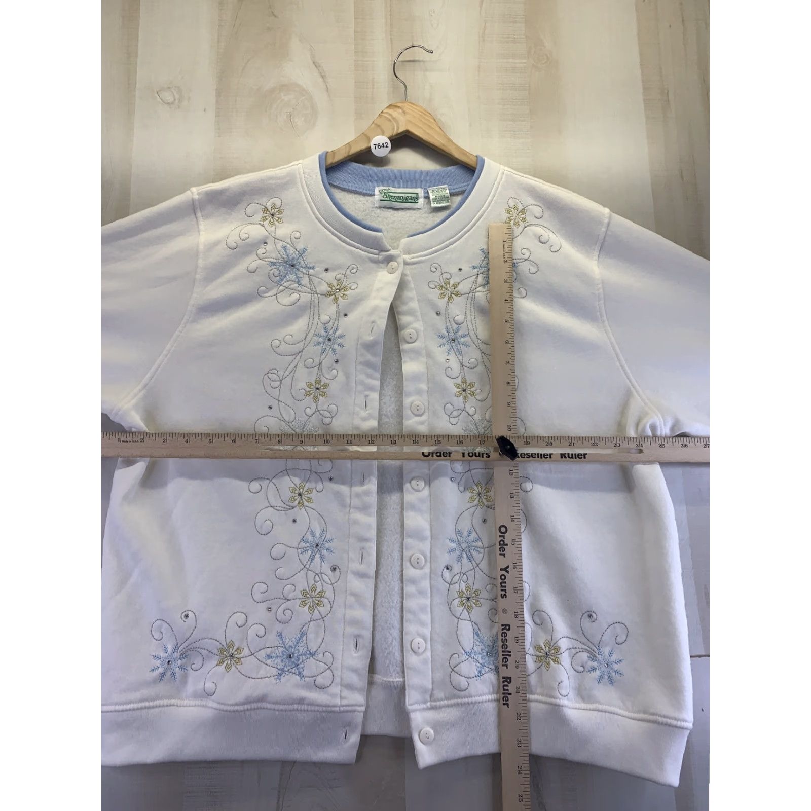 Vintage Extra Shenanigans Womens Plus Size Button Front Sweater Snowflakes 1X Ivory Cardigan Womens Winter 1X Size XL / US 12-14 / IT 48-50 - 3 Thumbnail