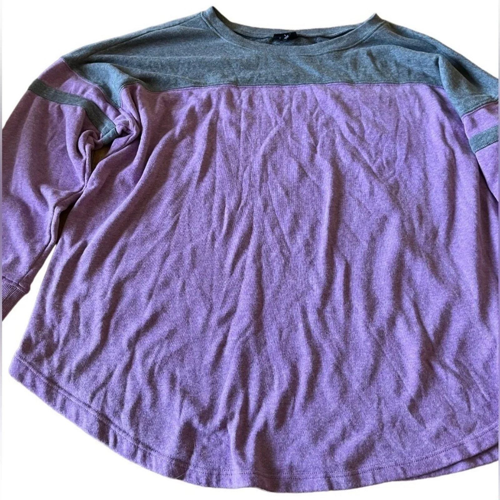 The Unbranded Brand Torrid long sleeve color block, very soft sweatshirt, XL Size XL / US 12-14 / IT 48-50 - 1 Thumbnail