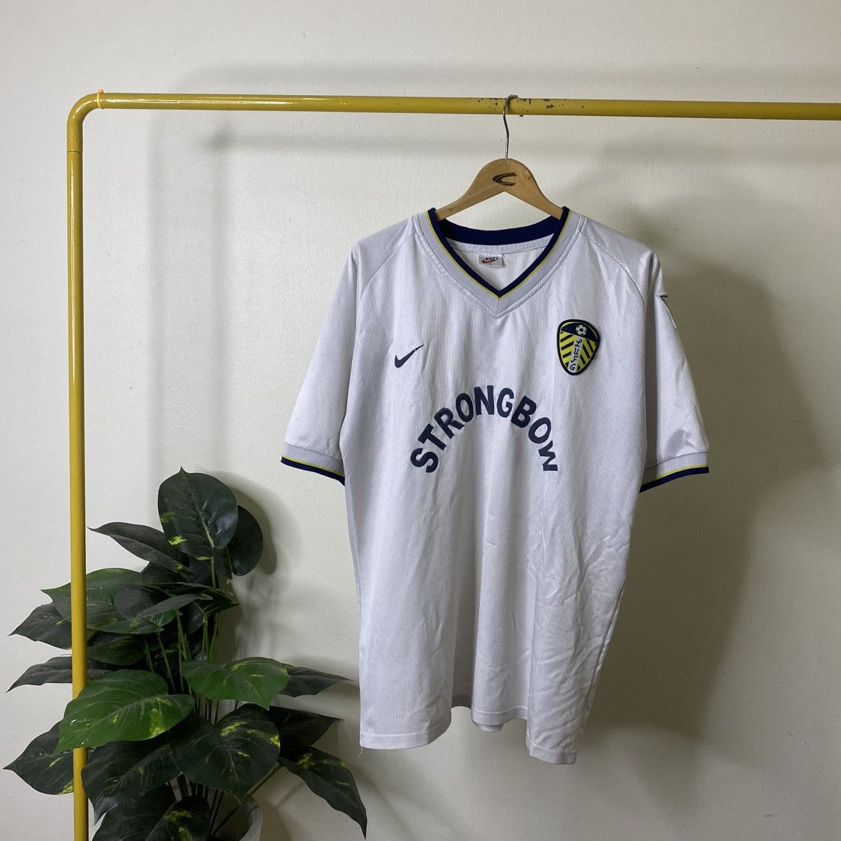 Nike Vintage Nike Leeds United 2000-02 Home Shirt Boot Jersey Size US XL / EU 56 / 4 - 1 Thumbnail