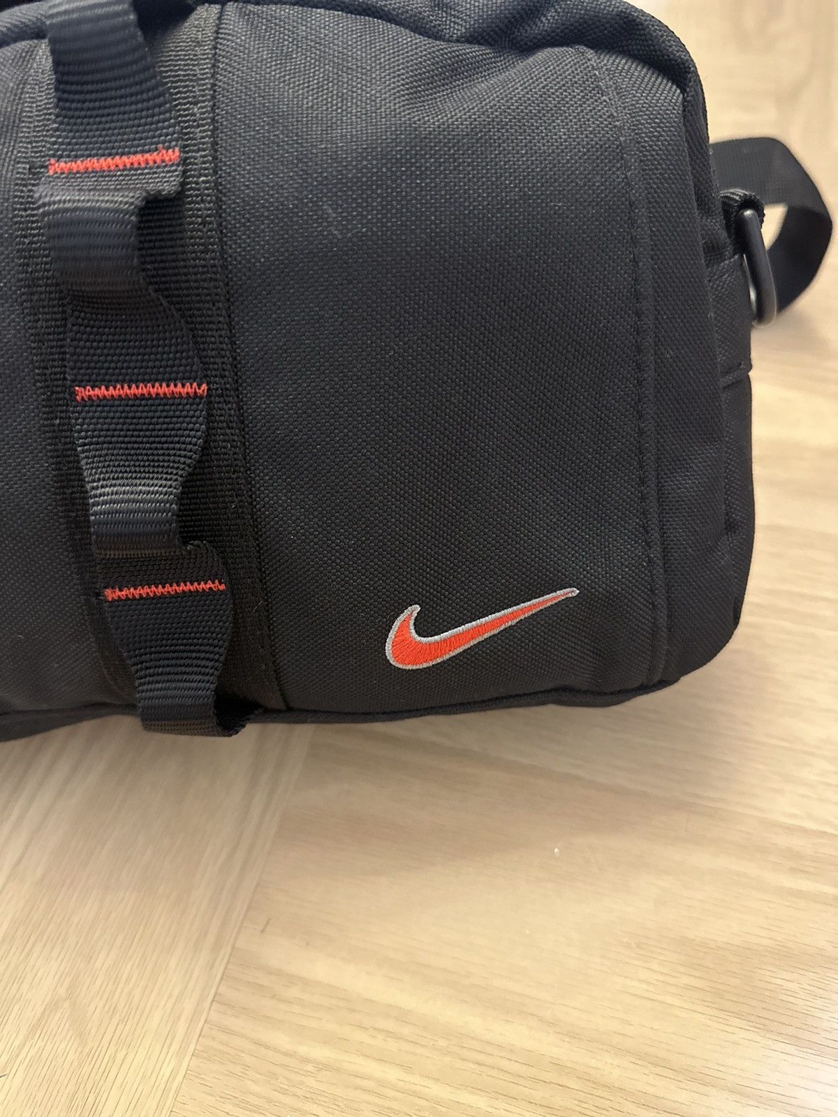 Nike × Vintage Vintage Y2K Nike Crossbody Size ONE SIZE - 2 Thumbnail